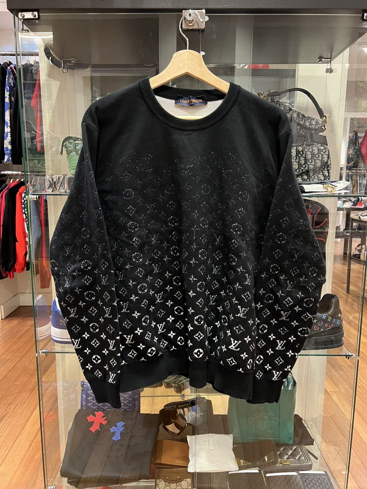 Louis Vuitton Louis Vuitton Gradient Monogram Knit Sweater black white Size US M / EU 48-50 / 2 - 1 Thumbnail