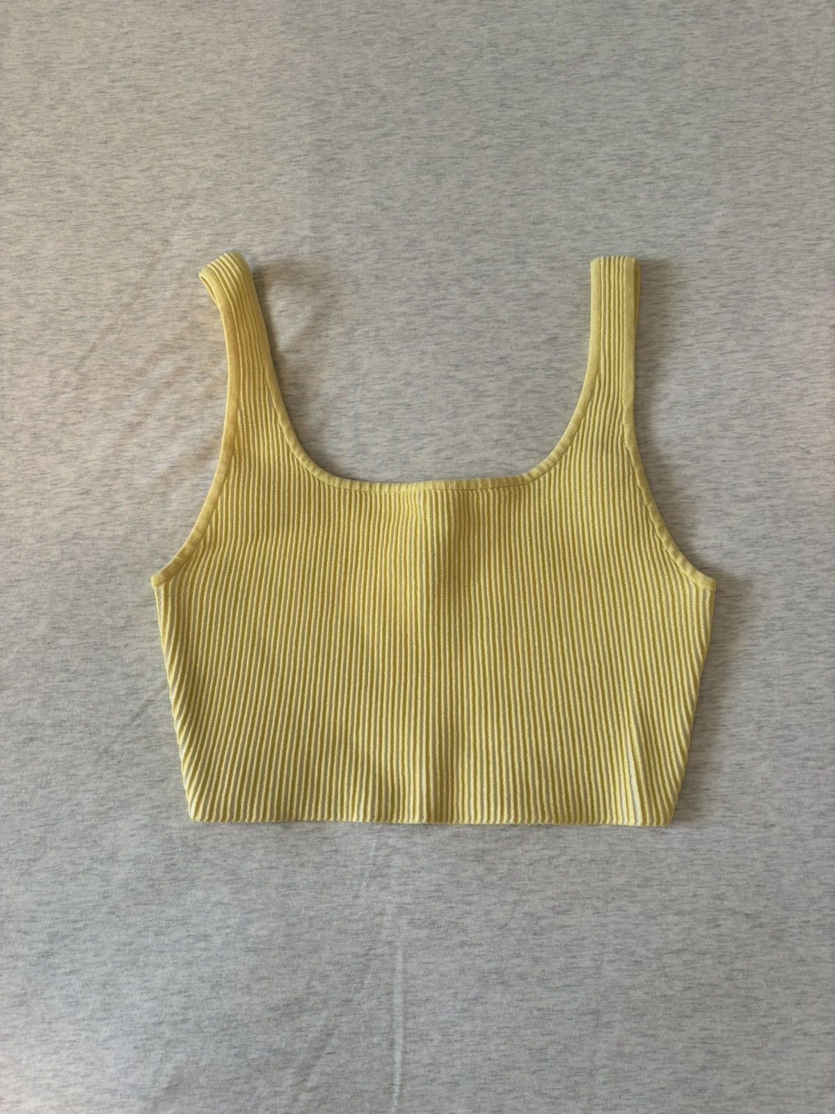 Aritzia Aritzia Babaton Yellow Sculpt Top Size M / US 6-8 / IT 42-44 - 1 Thumbnail