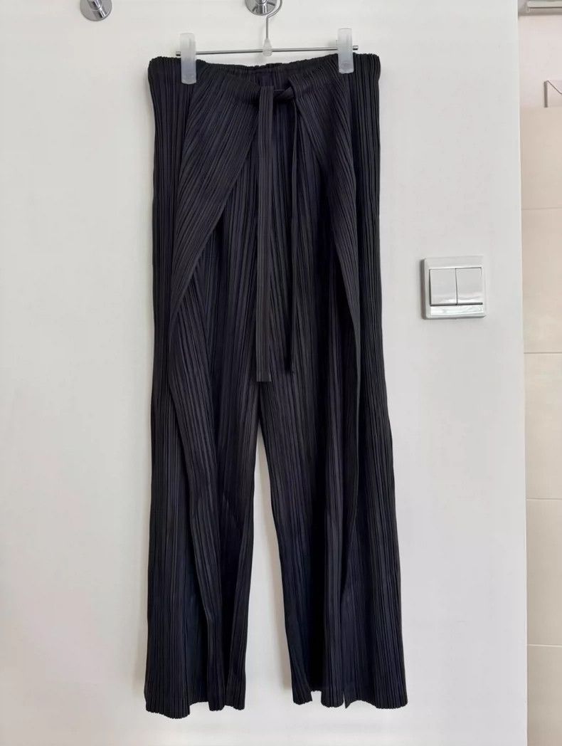 Issey Miyake Issey Miyake size:2 Black pleated pants Size 42" / US 20 - 1 Thumbnail