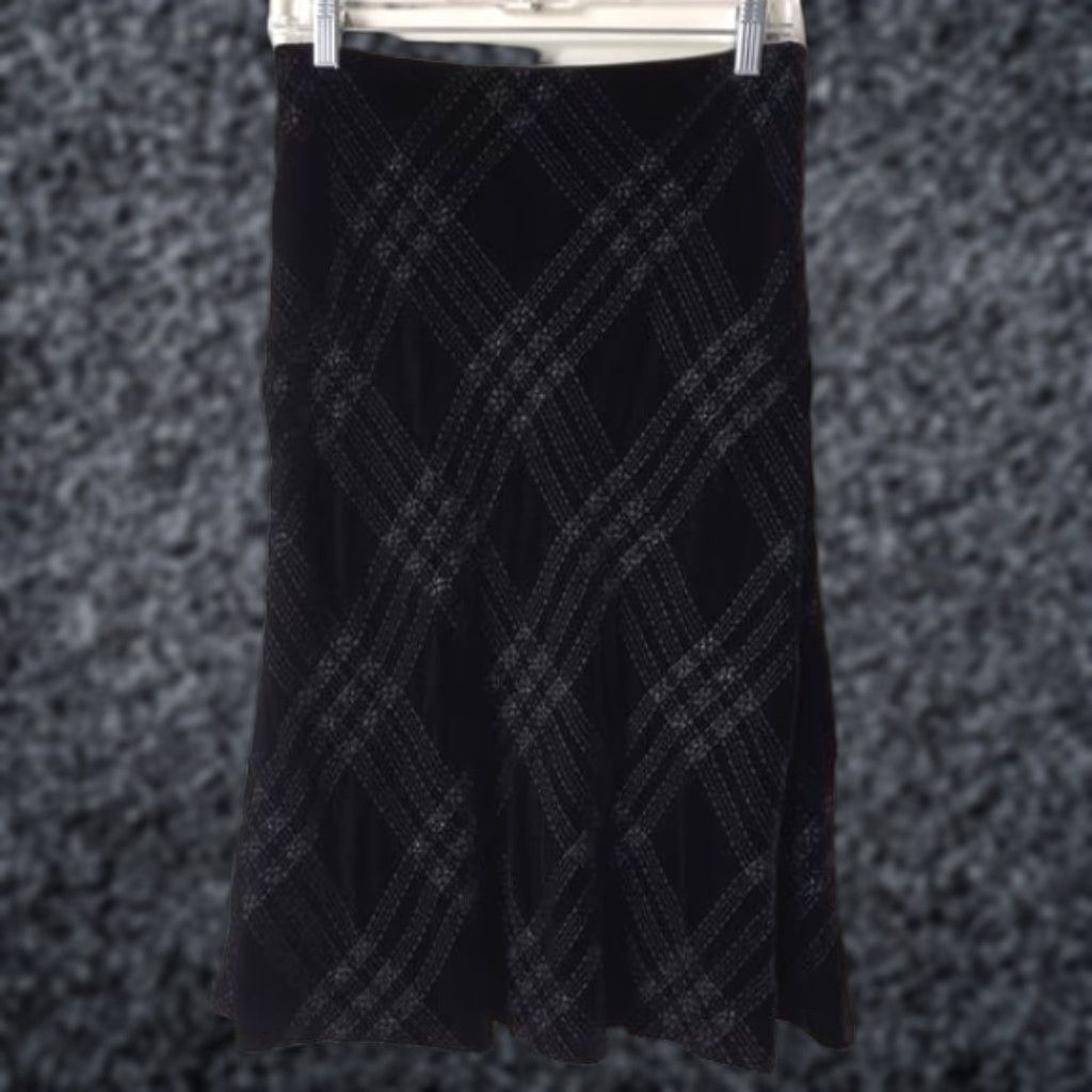 Vintage Carmen Marc Valvo Collection Velvet Flare Skirt Black 2 Women Knee Length Embroidered Flare Skirt Velvet Sequins Womens Size 26" / US 2 / IT 38 - 1 Thumbnail