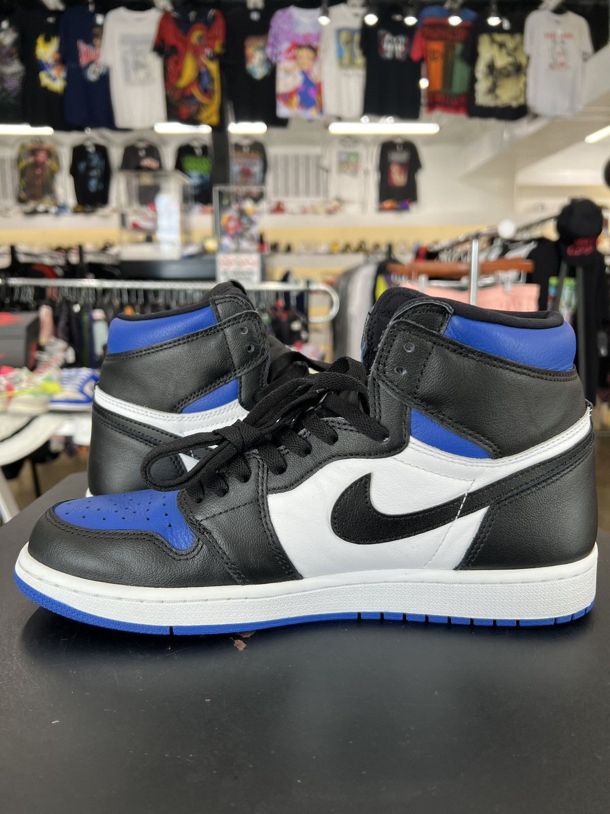 Jordan Brand Air Jordan 1 High Royal Toe Size 10 (2020) Size US 10 / EU 43 - 3 Thumbnail