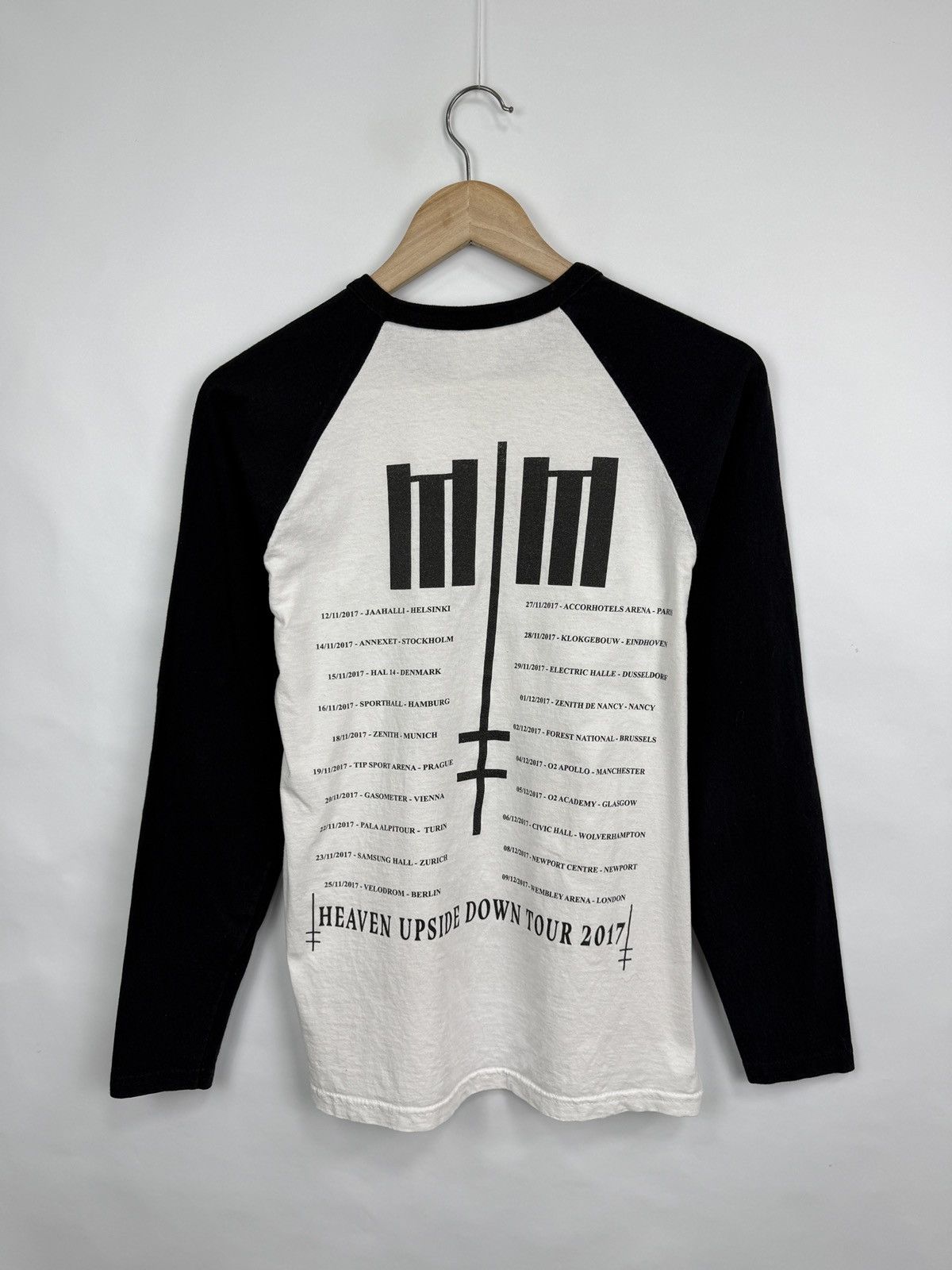Marilyn Manson 🇺🇸Vtg Marilyn Manson Heaven Upside Down Tour 2017 Long Sleeve Size US M / EU 48-50 / 2 - 7 Thumbnail