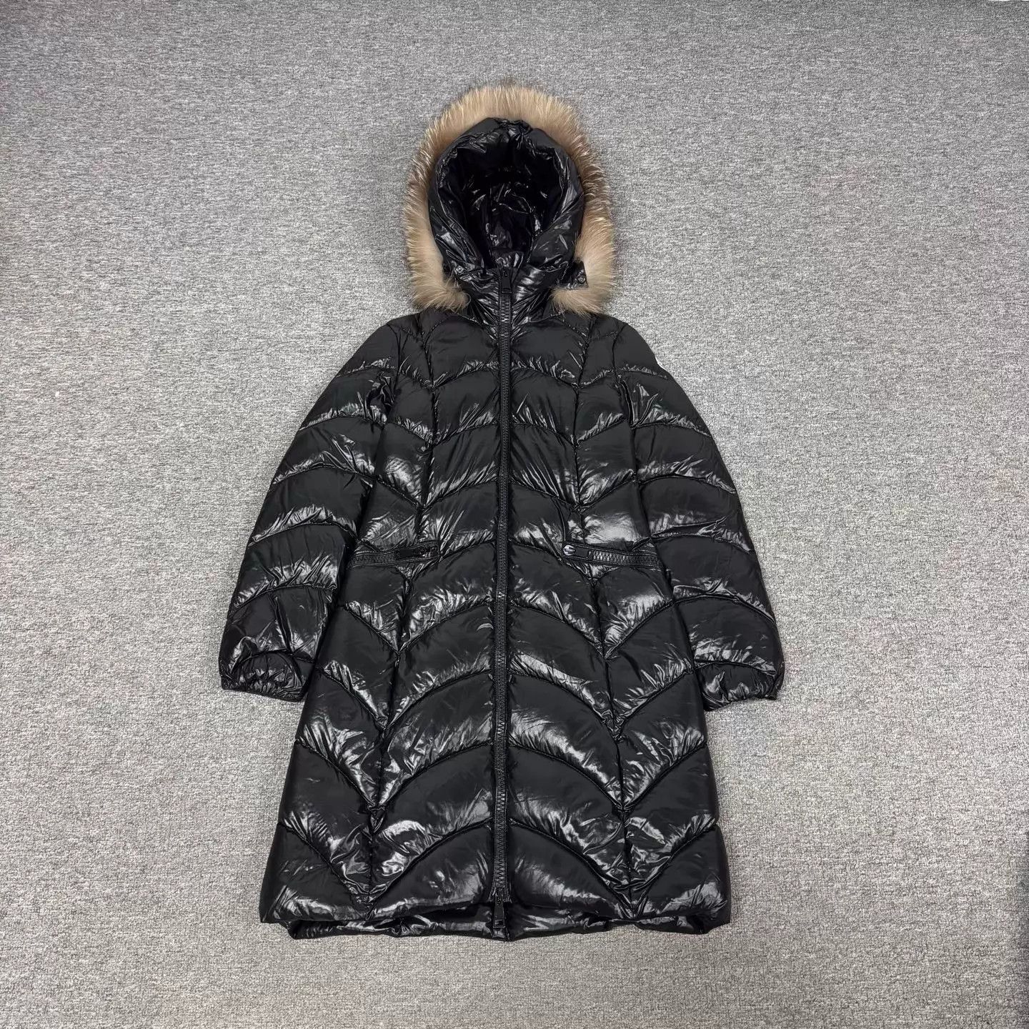 Moncler Moncler shiny fur collar hooded down jacket size 1 99 new Size S / US 4 / IT 40 - 1 Thumbnail