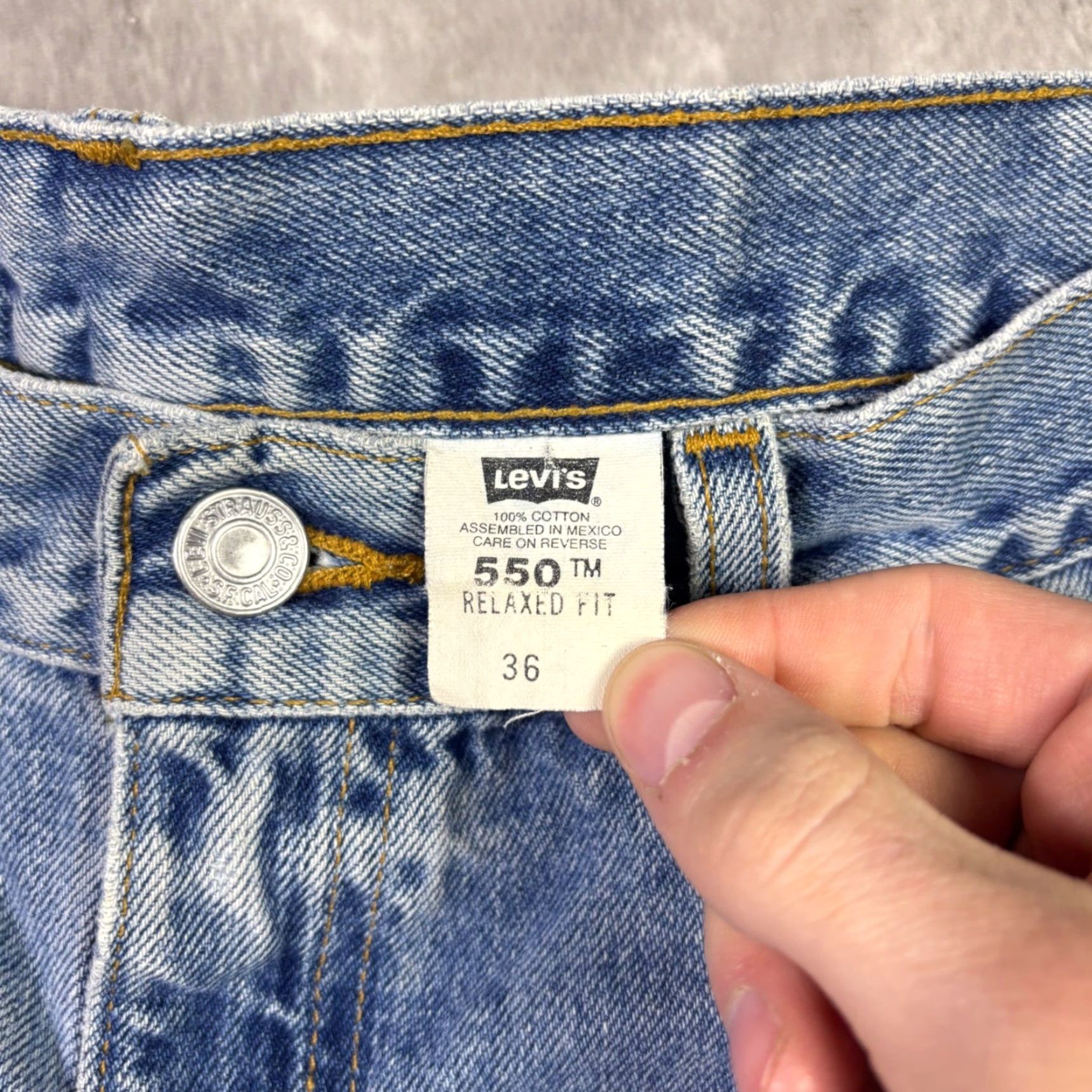 Levi's VINTAGE Levi's 550 Mens 36 Relaxed Denim Shorts Blue Medium Wash 35550-1891 Bermuda 5-Pocket Design Jeans Shorts Casual Retro 90s Mens Women? Size US 36 / EU 52 - 6 Thumbnail