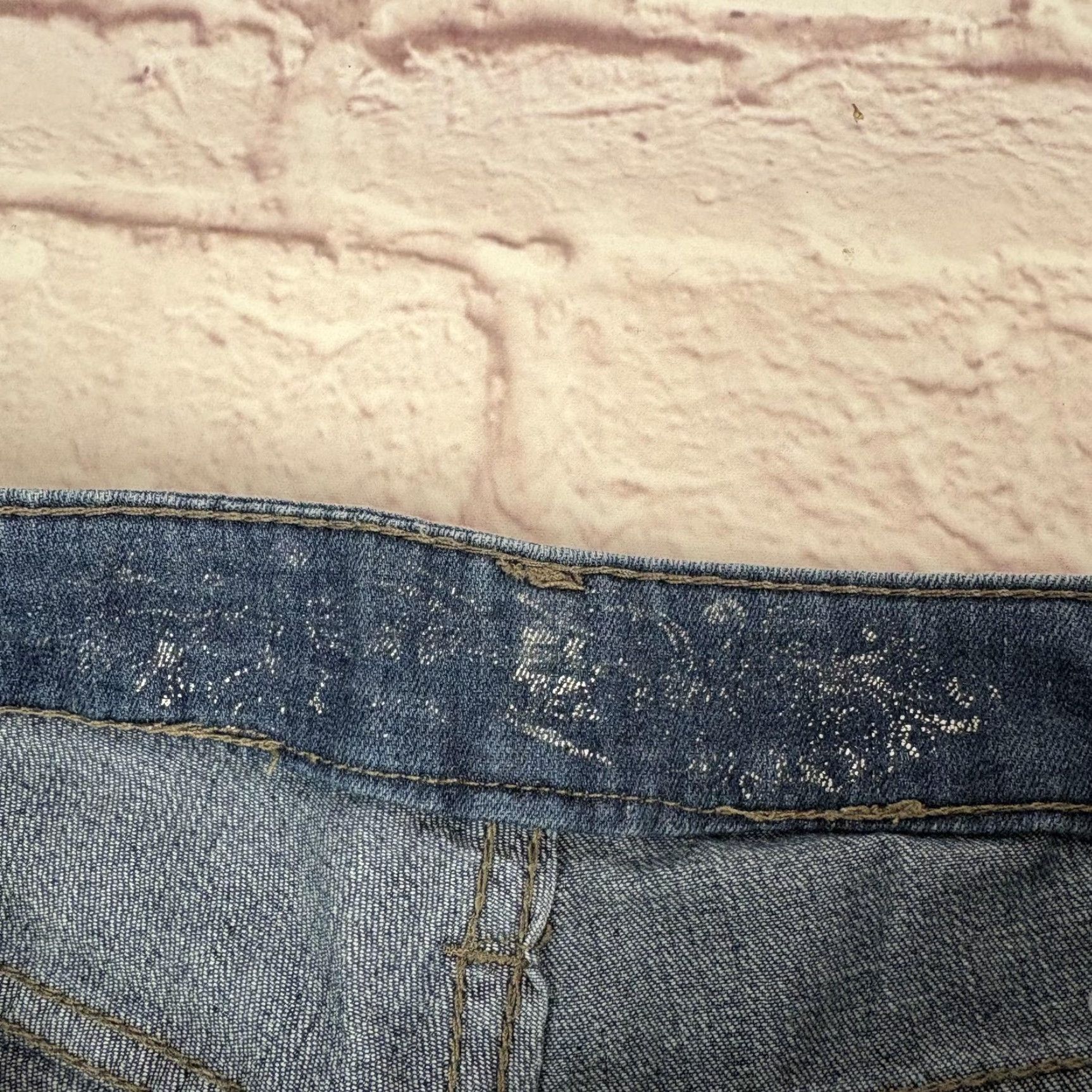 Express Express Jeans Womens 4 Medium Wash Blue Low Rise Cropped 30x24 Embroidered Denim Size 27" / US 4 / IT 40 - 6 Thumbnail