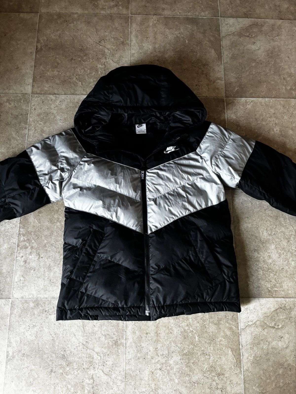 Nike Nike Black and Silver Puffer Size US XL / EU 56 / 4 - 1 Thumbnail