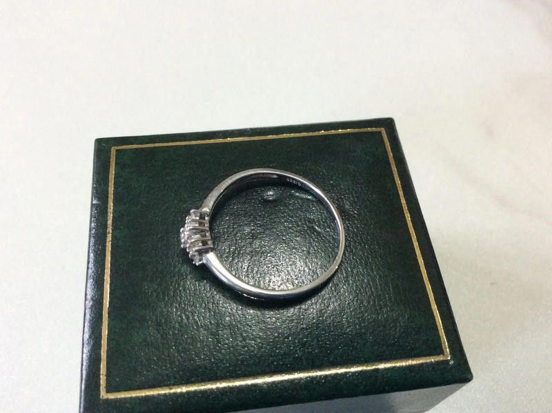 Other 9ct gold diamond set 4.4 g ring size O Size ONE SIZE - 7 Thumbnail