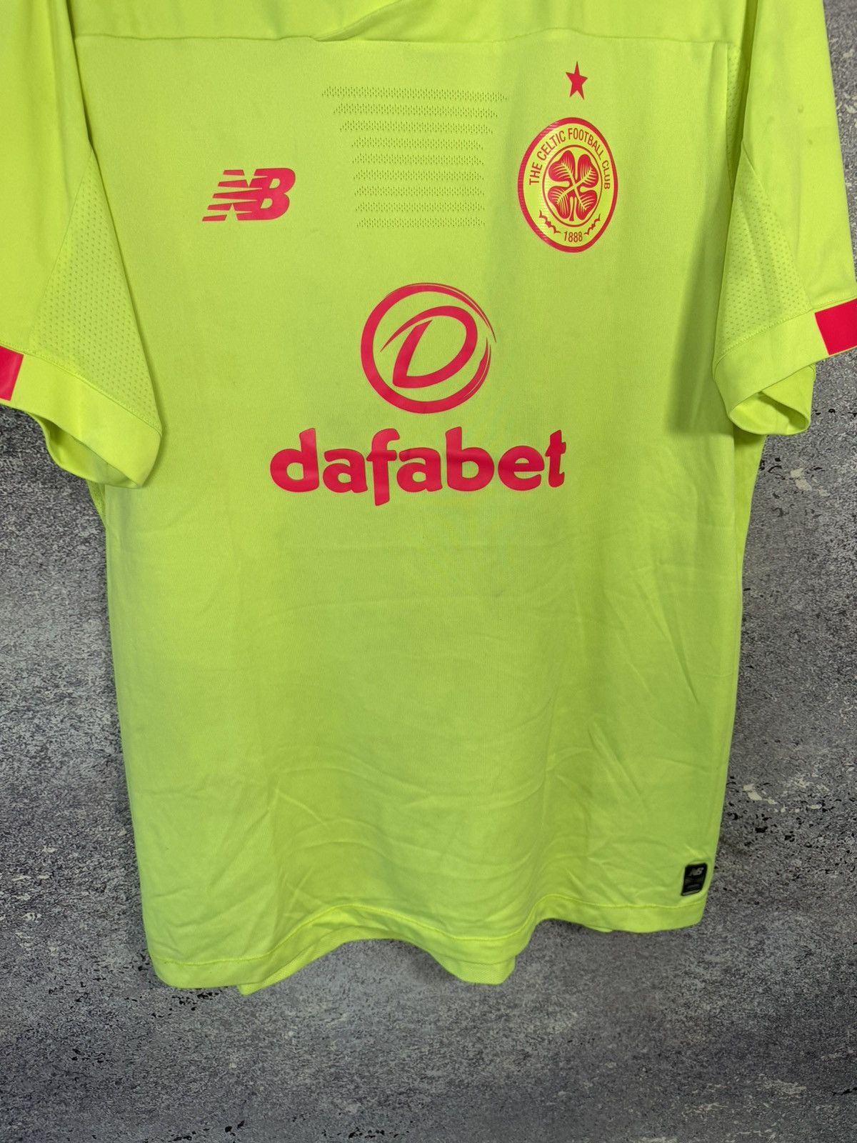 New Balance × Vintage Vintage Celtic 2019/20 GK New Balance Jersey XL size Size US XL / EU 56 / 4 - 4 Thumbnail