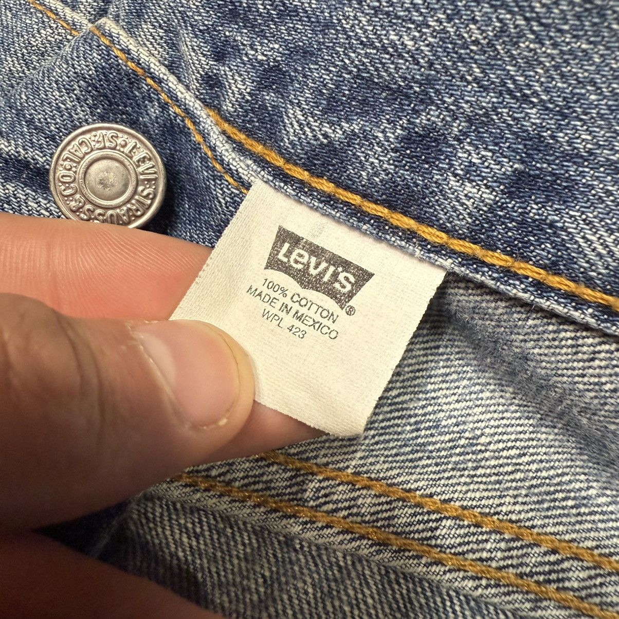 Levi's Vintage Levi’s 501 Button Fly Light Blue Denim Jeans Size US 33 - 10 Thumbnail