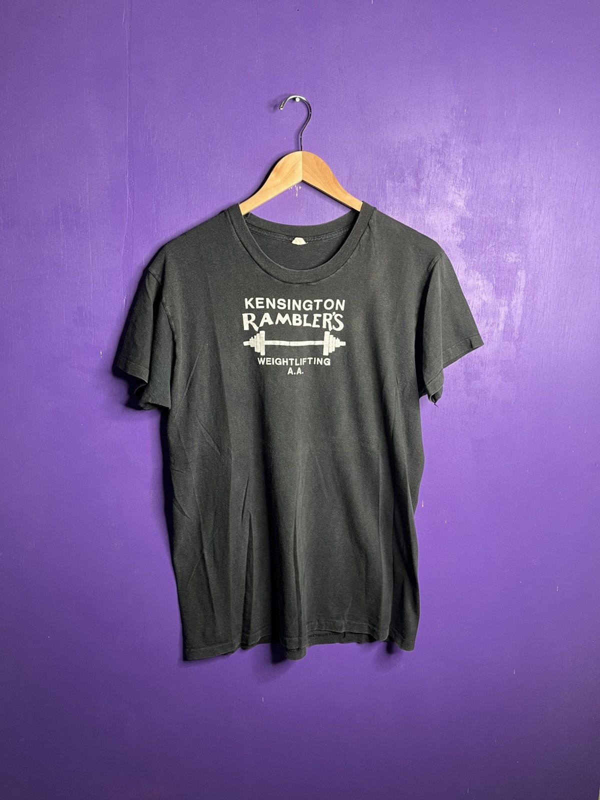 Vintage Vintage 70s Kensington Ramblers weightlifting t-shirt Size US L / EU 52-54 / 3 - 1 Thumbnail