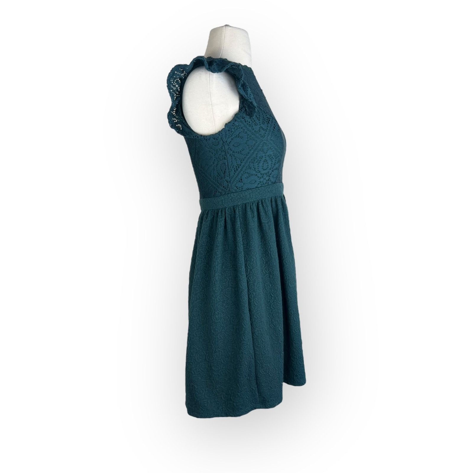 Vintage Women's Xhilaration Green Lace Dress Elegant Flutter Sleeves Size S / US 4 / IT 40 - 2 Thumbnail