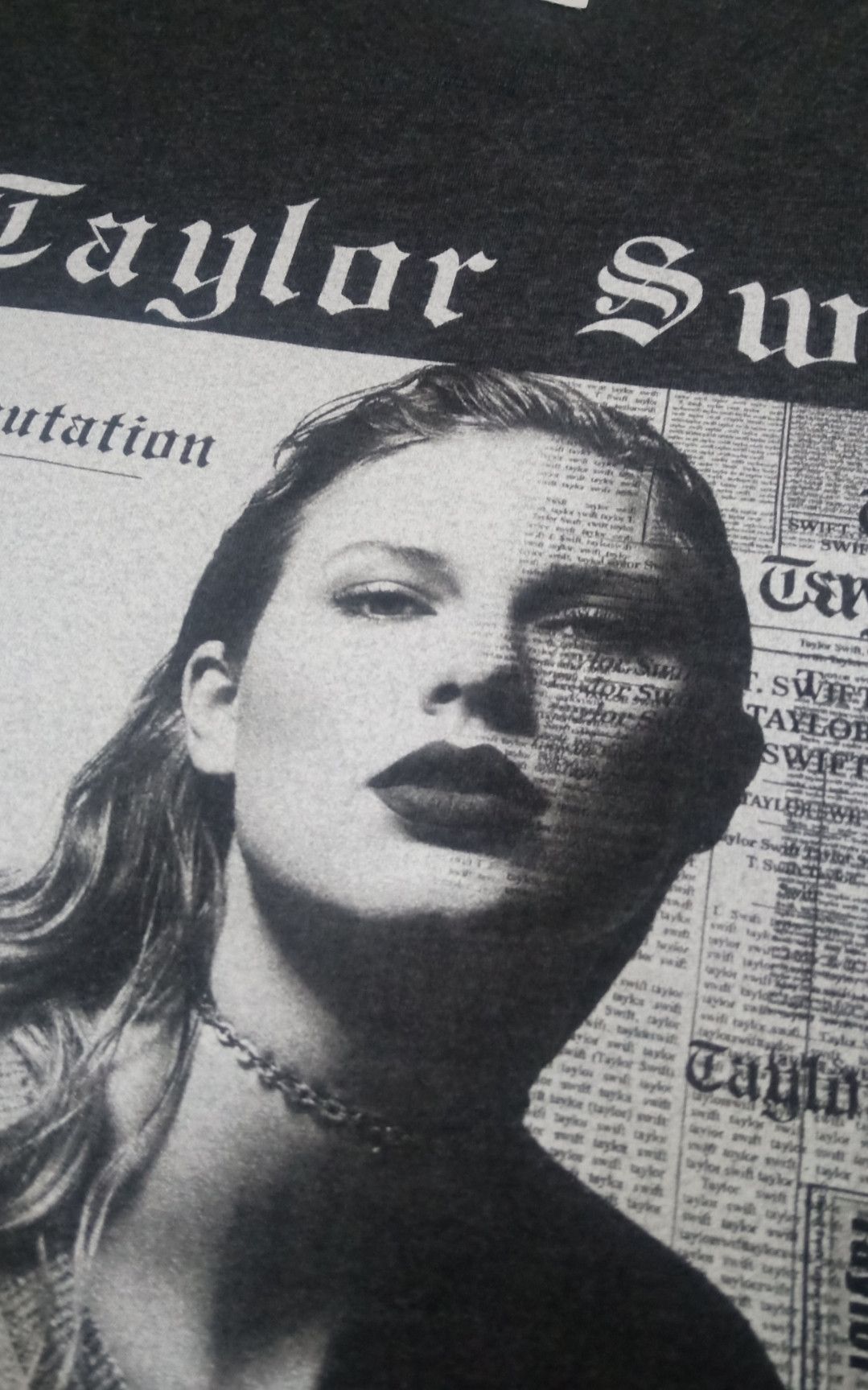 Band Tees Taylor Swift Reputation Stadium Tour T-shirt Size US S / EU 44-46 / 1 - 5 Thumbnail