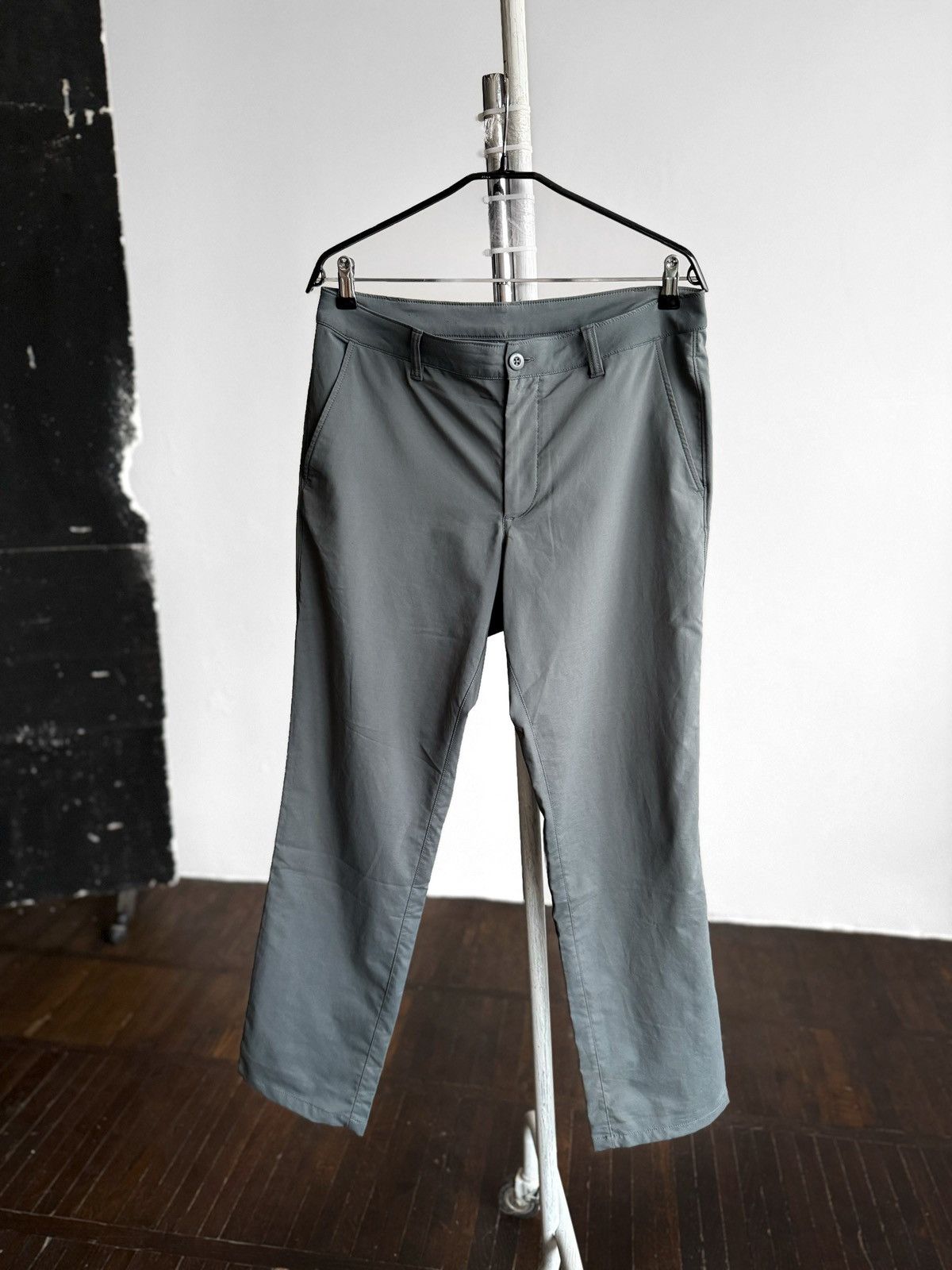 Under Armour Under Armour Mens Gray Performance Pants Logo Zipper Closure Size US 34 / EU 50 - 1 Thumbnail