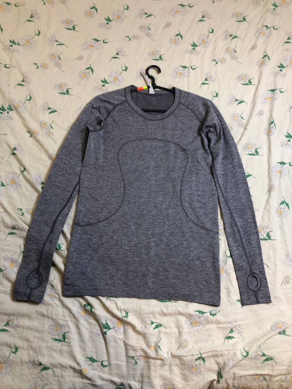 Lululemon Lululemon Women Swiftly Tech Long Sleeve Crew Sparkle Size M / US 6-8 / IT 42-44 - 1 Thumbnail