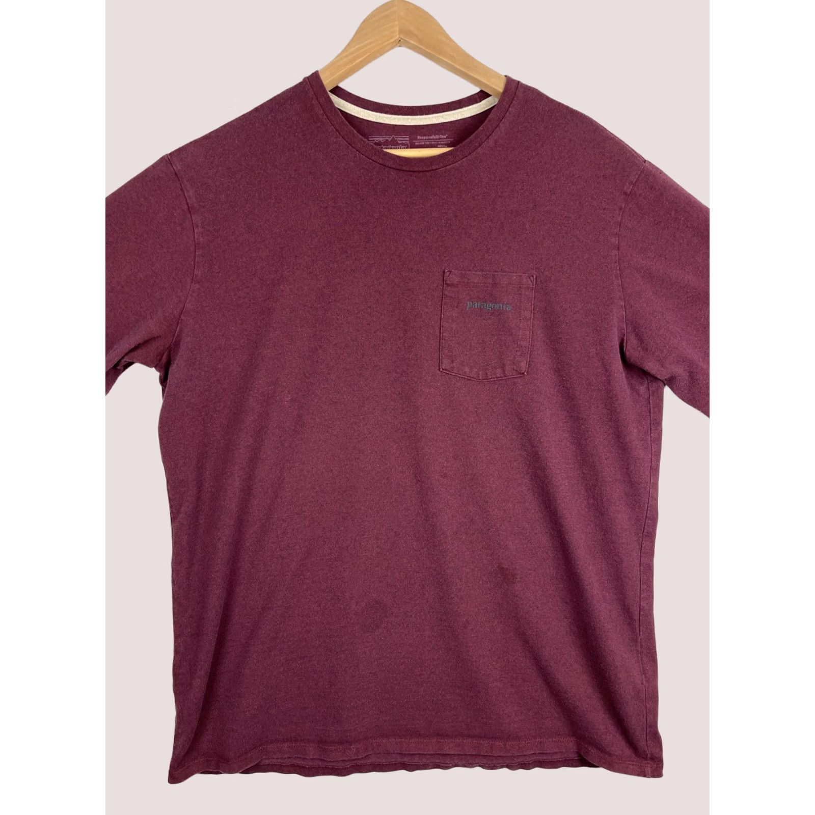 Patagonia Patagonia Shirt Mens L Purple Responsibili Tee Regular Fit Front Pocket Size US L / EU 52-54 / 3 - 1 Thumbnail