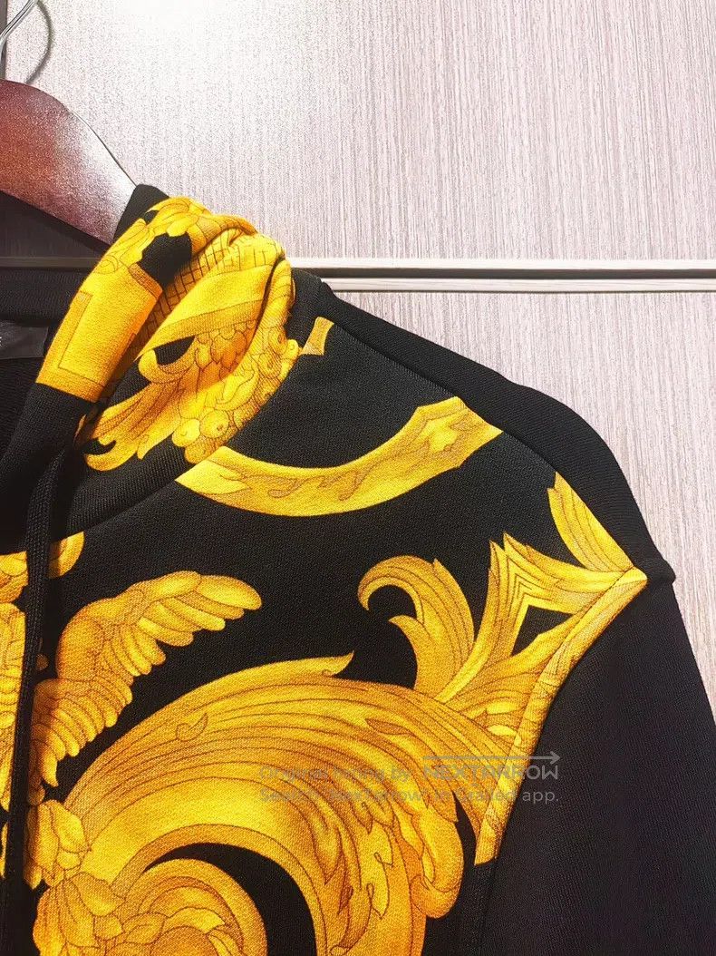 Versace Versace Black gold baroque pattern hooded sweatshirt Size US L / EU 52-54 / 3 - 3 Thumbnail