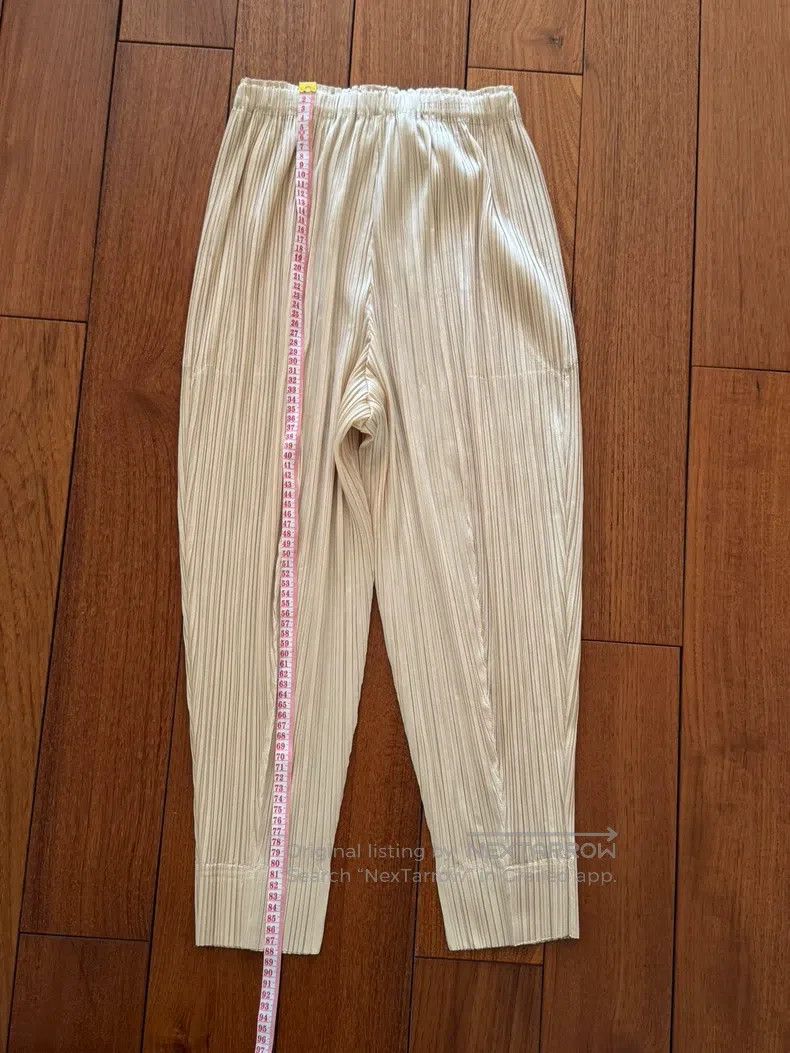 Issey Miyake Issey Miyake Light Gold Pleated Pants Size 25" / US 0 / IT 36 - 1 Thumbnail