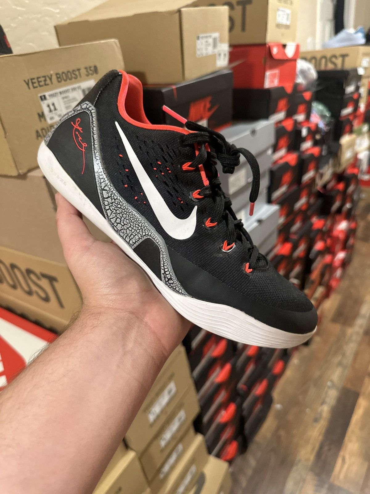 Nike Kobe lazer crimson Size US 7.5 / EU 40-41 - 1 Thumbnail