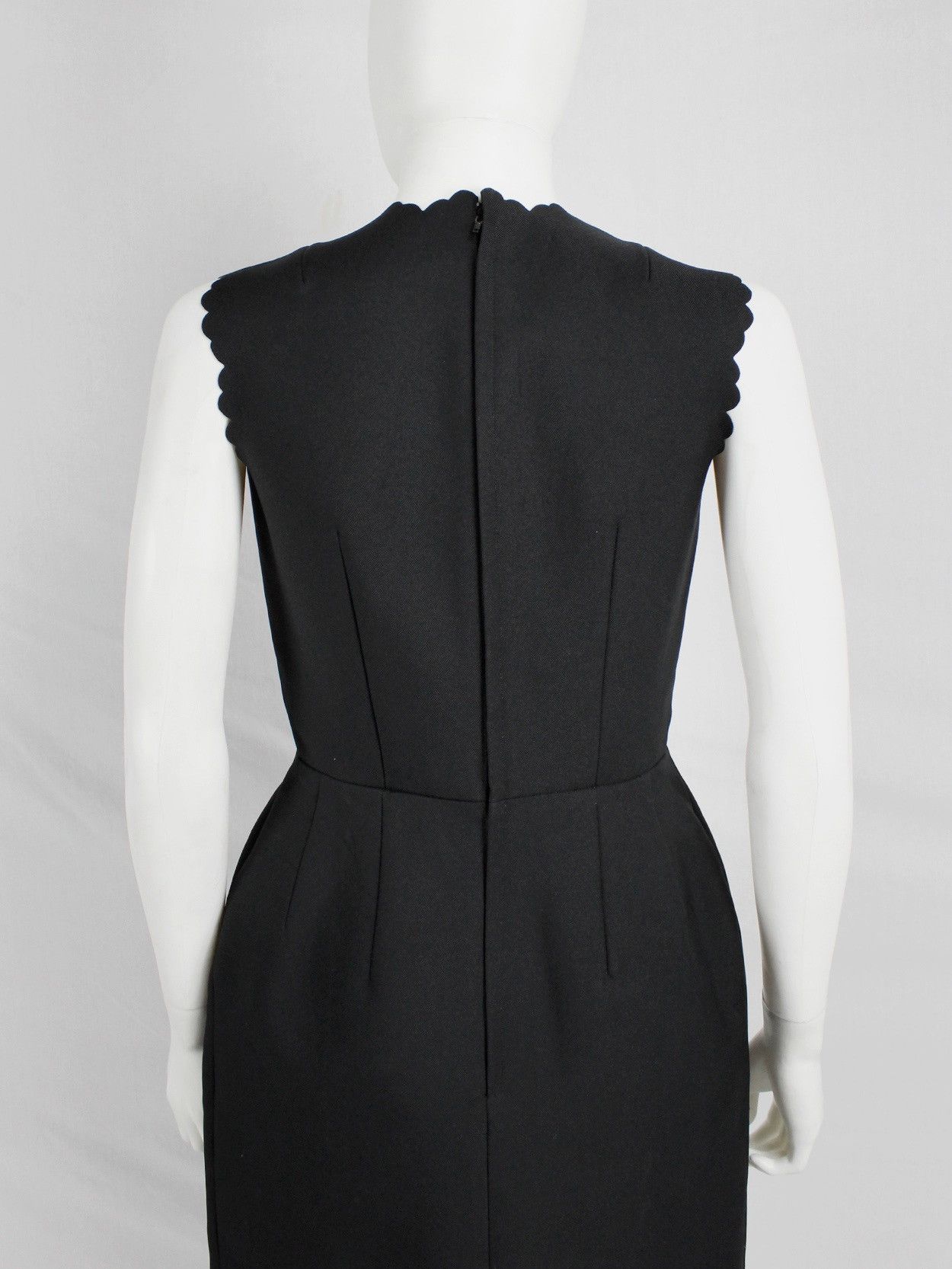Comme des Garcons CDG BLACK DRESS WITH SCALLOPED EDGES & WIDER HIPS SPRING 99 Size M / US 6-8 / IT 42-44 - 8 Thumbnail