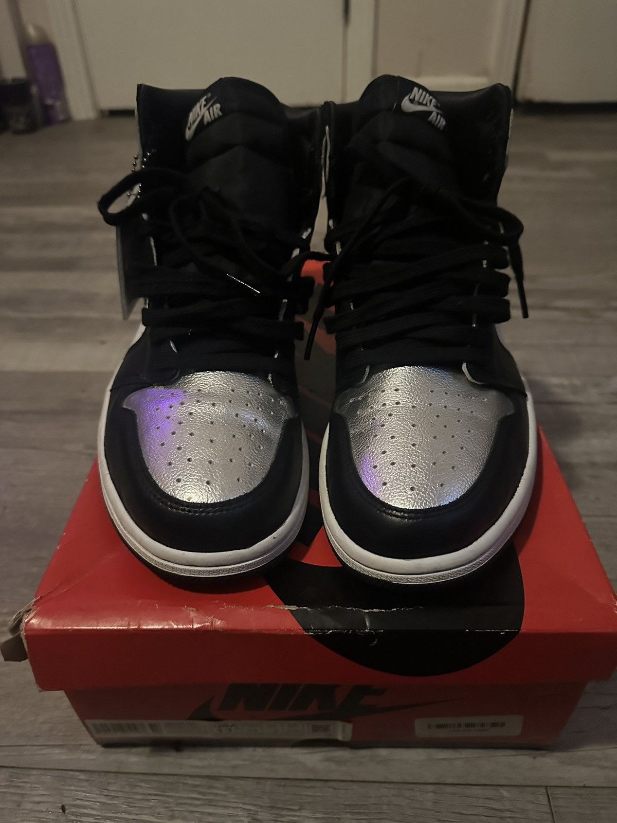 Jordan Brand × Nike WMNS Air Jordan 1 High OG Metallic “Silver Toe” Size US 11.5 / IT 41.5 - 4 Thumbnail