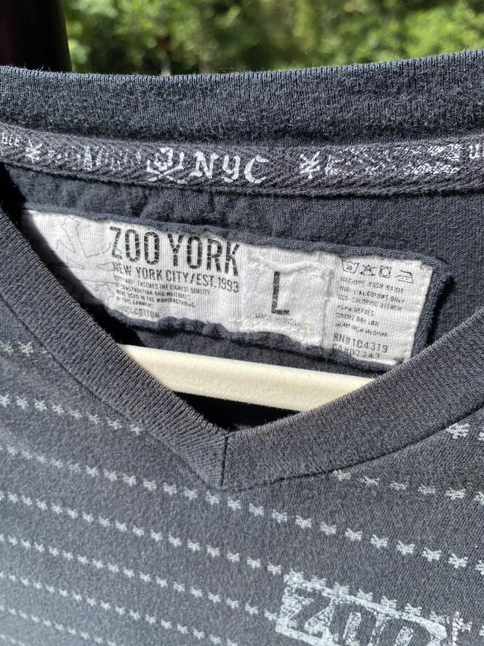 Zoo York 2000s Rare Black Zoo York Monogram Logo V Neck Tee Large Size US L / EU 52-54 / 3 - 7 Thumbnail
