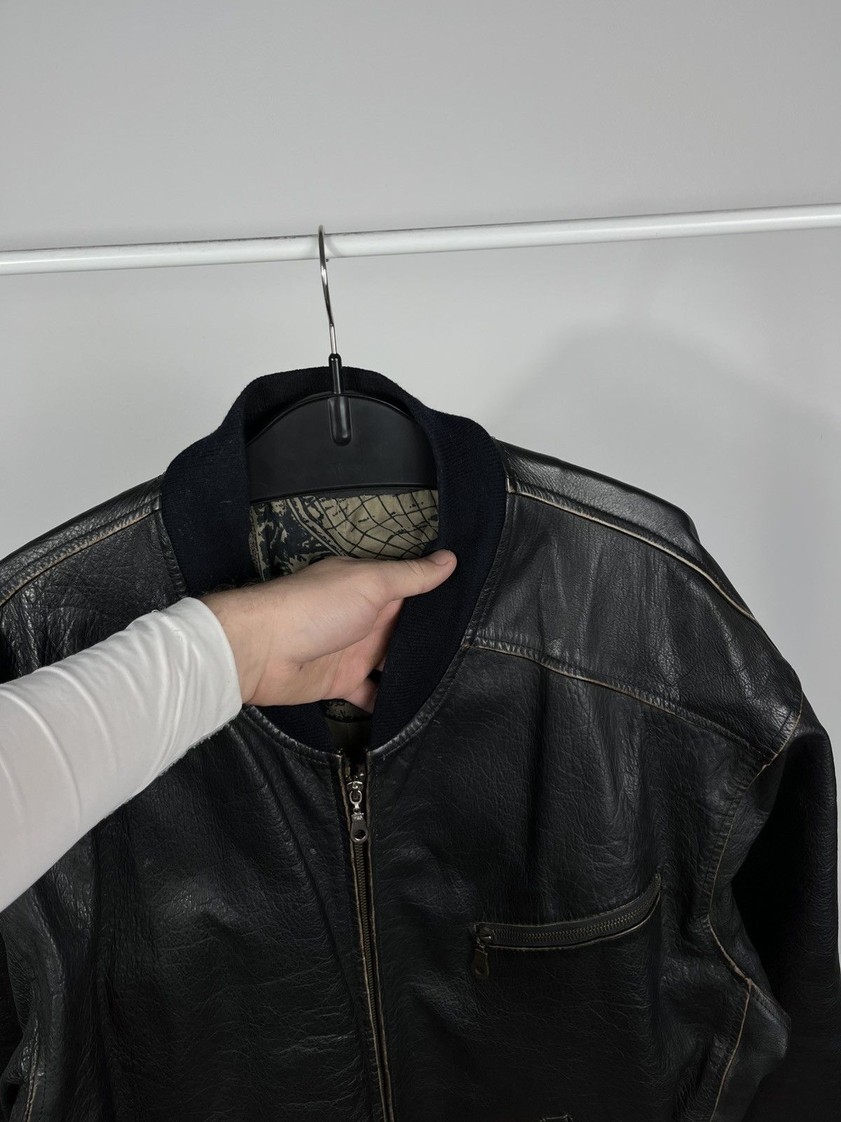 Leather Vintage Heavy Leather Biker Bomber Jacket Classic Mens Size US XL / EU 56 / 4 - 5 Thumbnail
