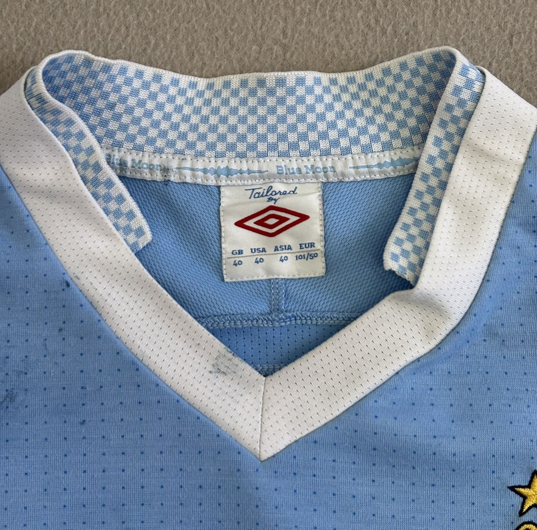 Umbro Manchester City 2011/2012 Umbro Football Jersey Size M Size US M / EU 48-50 / 2 - 16 Thumbnail