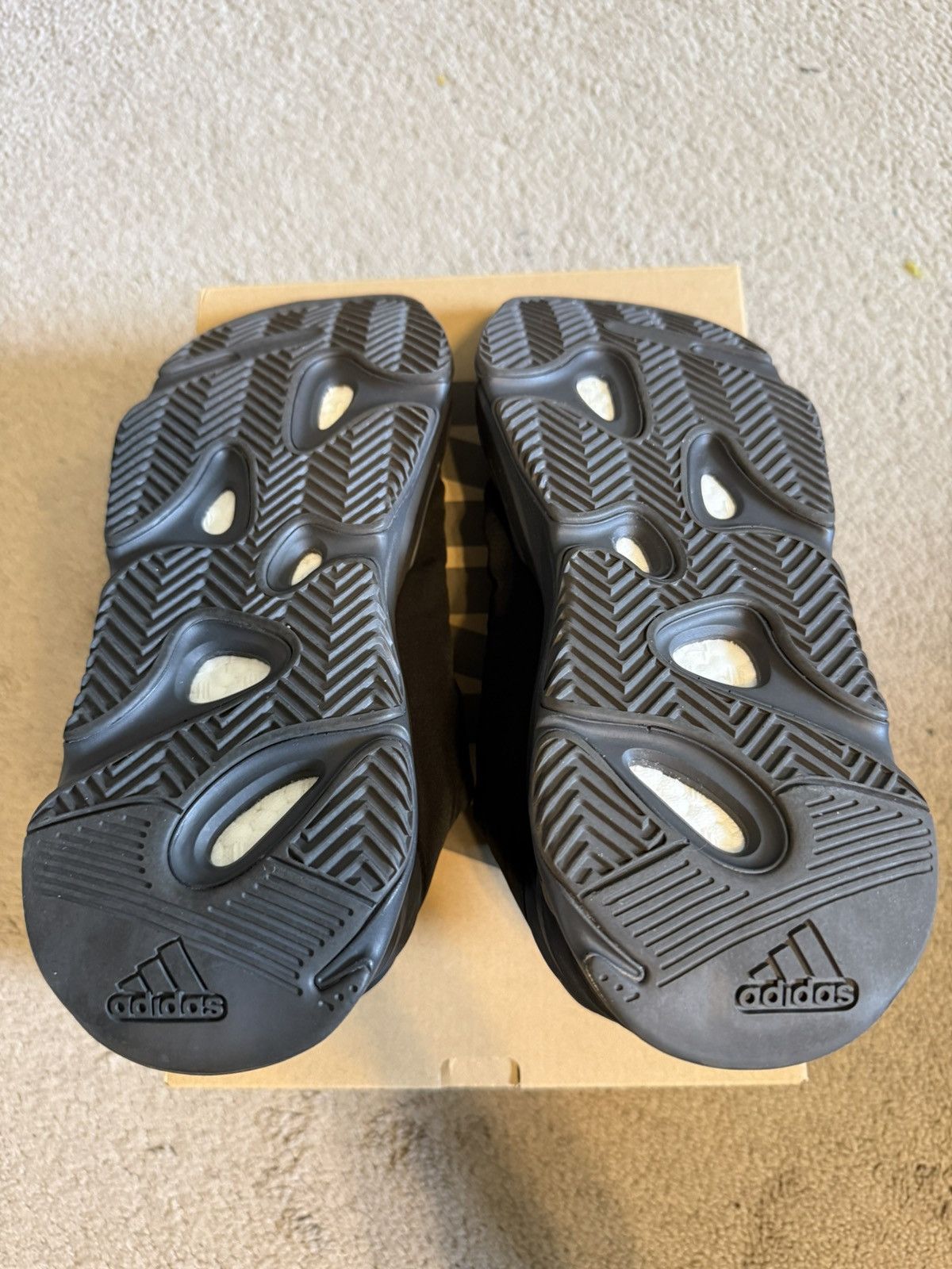 700 MNVN - Triple Black