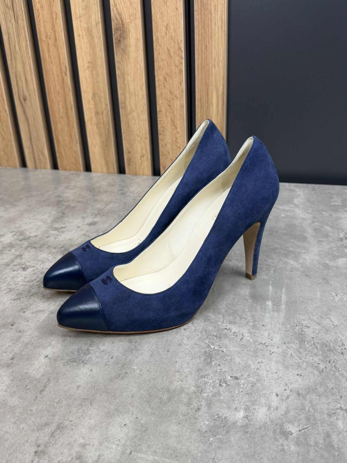Chanel Chanel CC Blue Suede Cap Toe Heels Pumps Size 38 C Size US 8 / IT 38 - 9 Thumbnail