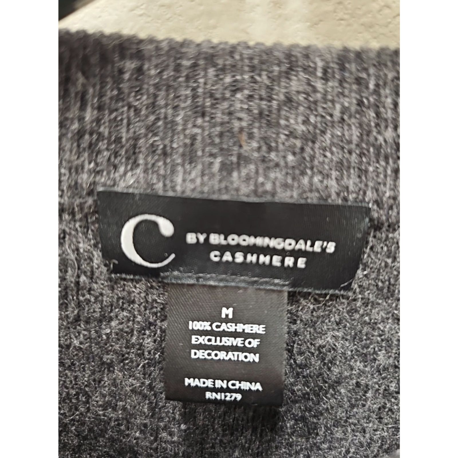Bloomingdale's C Bloomingdale's 100% Cashmere Embellished Long Sleeve Sweater Sz Medium Shirt Womens Pullover Gray 23 Chest 24.5 Length Vintage No Size M / US 6-8 / IT 42-44 - 2 Thumbnail