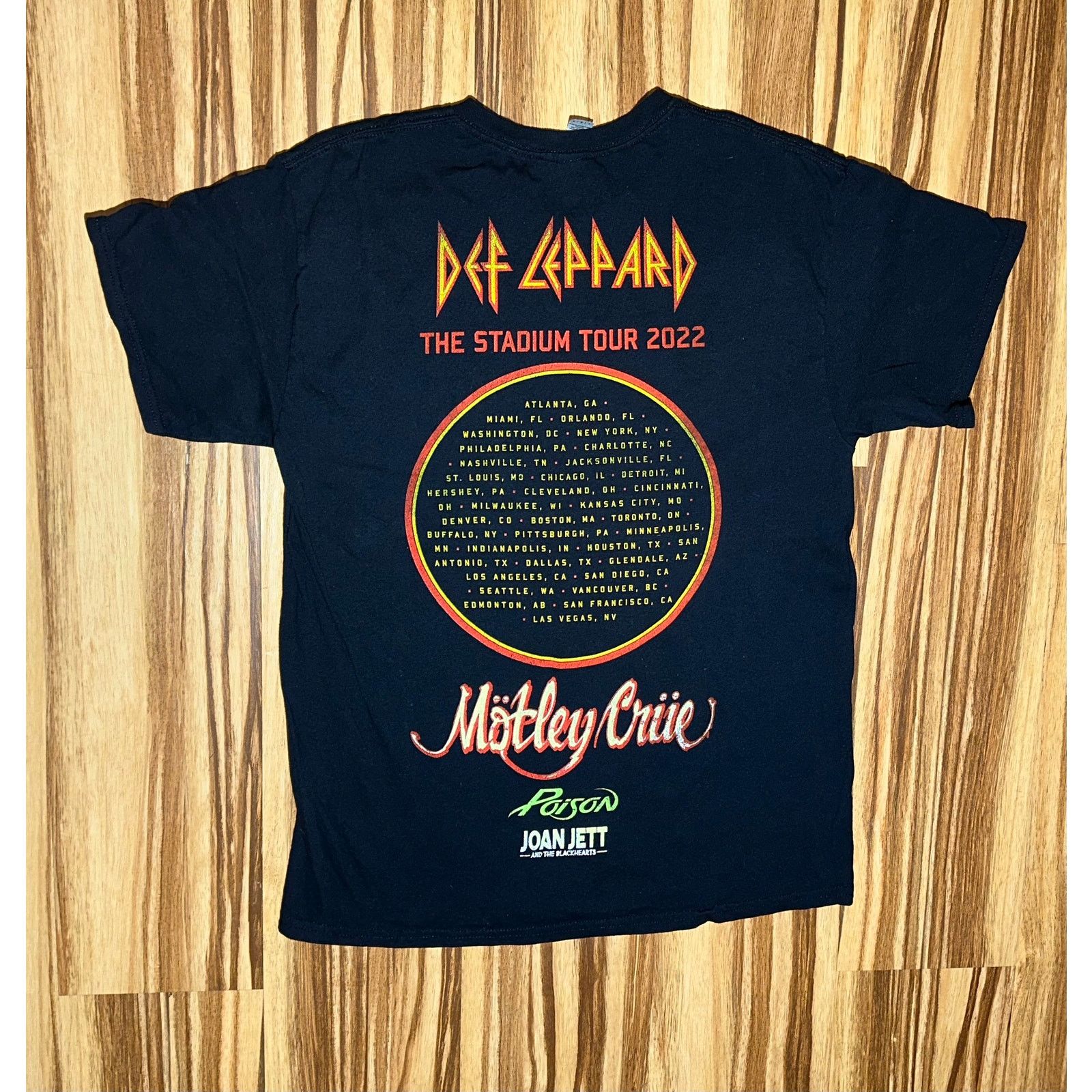 Def Leppard Def Leopard X Motley Crew Poison 2022 Tour Tshirt Size Large Size US L / EU 52-54 / 3 - 8 Thumbnail
