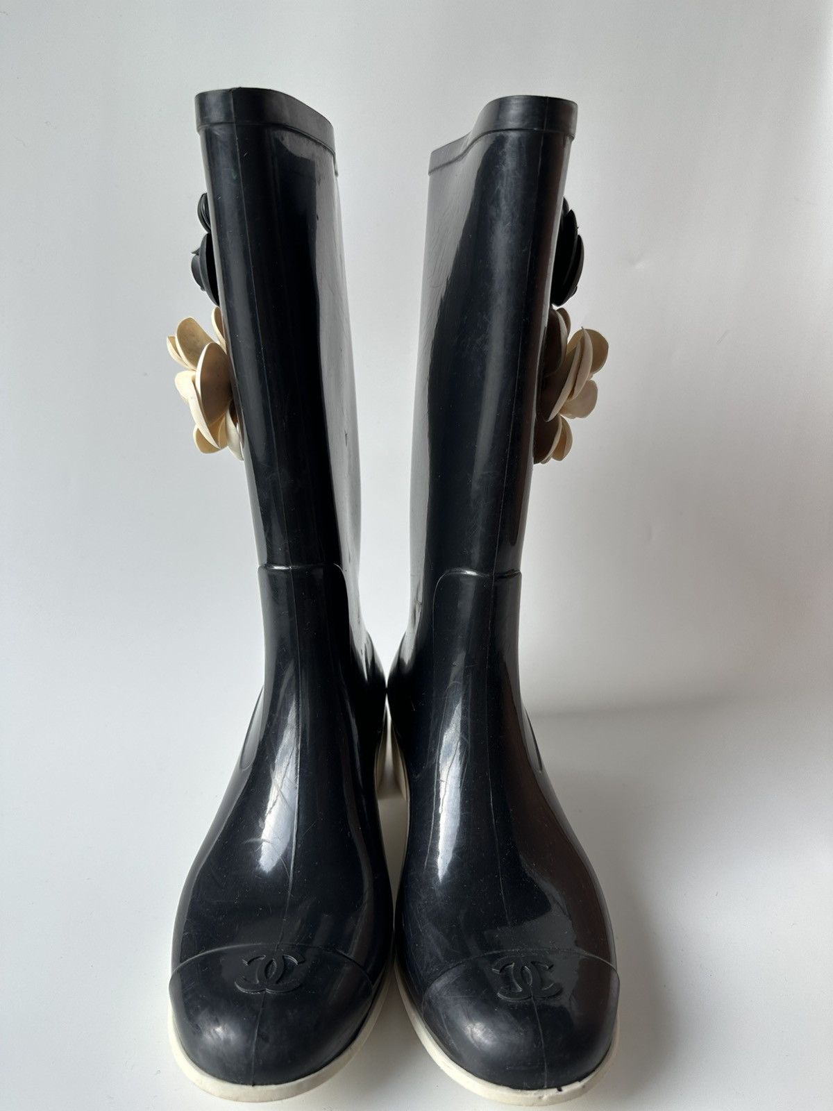 Chanel Chanel Black Rubber Camellia Flower Rain Boots Size US 7 / IT 37 - 2 Thumbnail