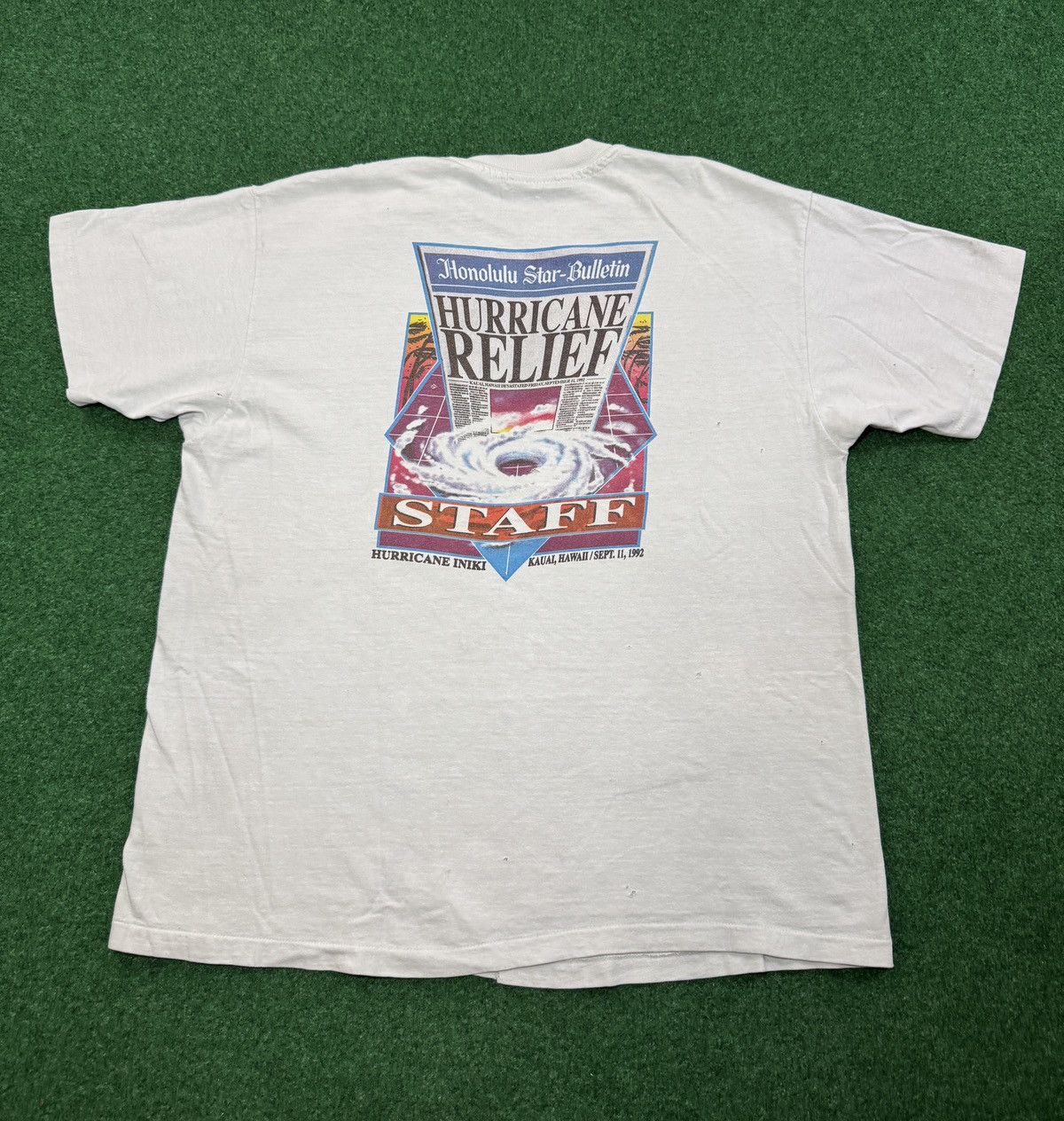 Vintage Vtg 90s Hawaii Kauai Honolulu Hurricane Distressed T Shirt Size US L / EU 52-54 / 3 - 1 Thumbnail