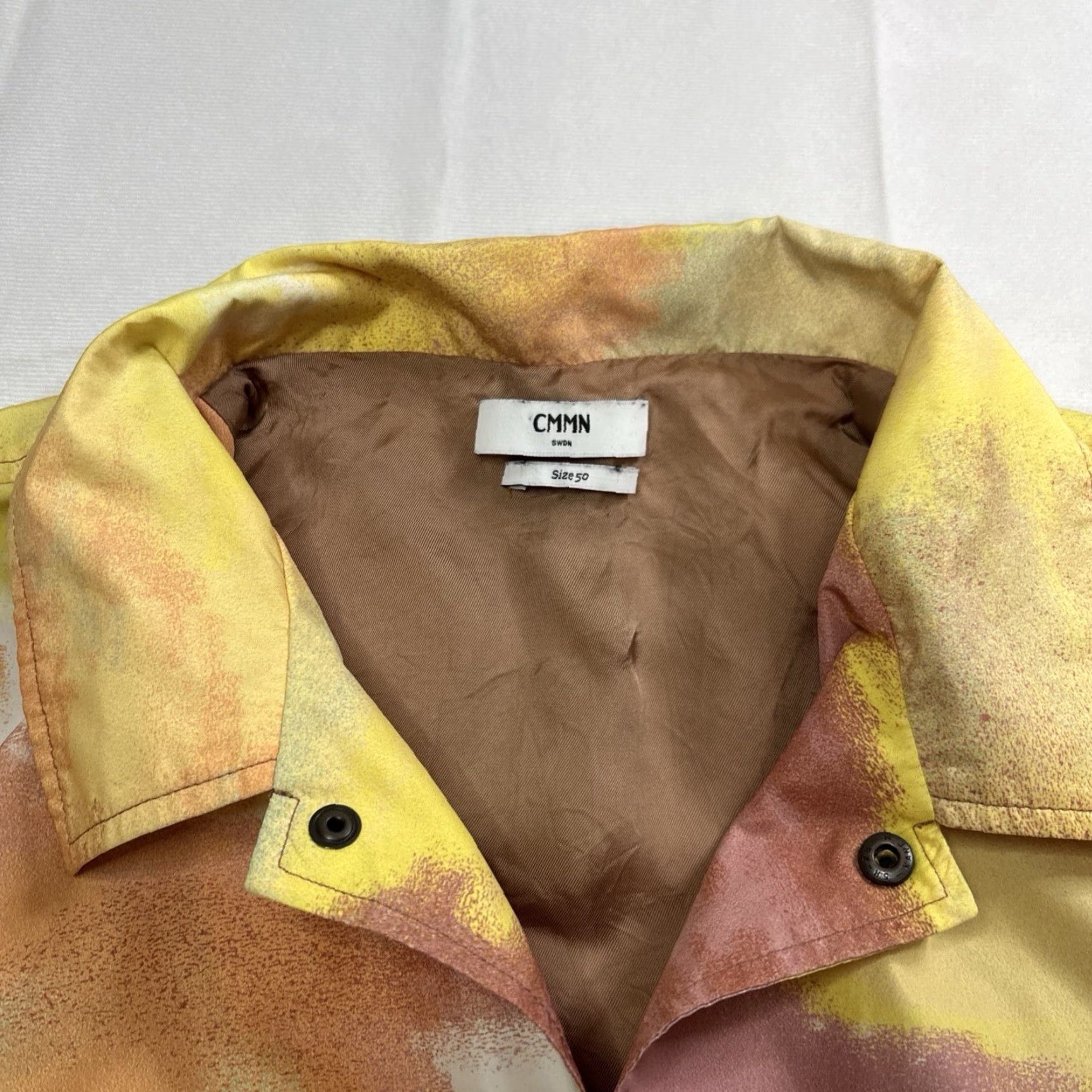 CMMN SWDN Cmmn Swdn Common Swedish Allover Coach Jacket Tie Dye Size 50 Beige Yellow Pink Regular Men Jacket Coach All Seasons Pockets Lightweight Vintage No Size US 34 / EU 50 - 2 Thumbnail