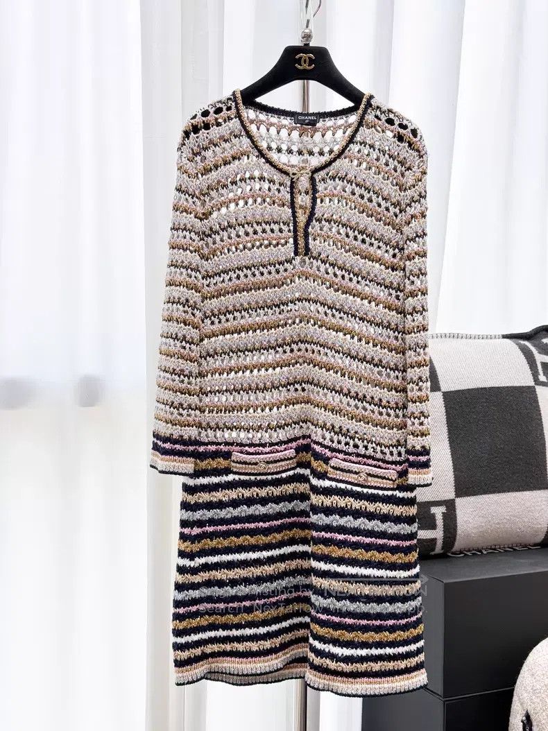 Chanel Chanel Gold-plated fine glitter bow button long-sleeved kn Size S / US 4 / IT 40 - 1 Thumbnail