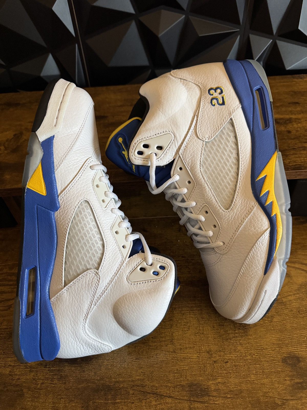 Jordan Brand Jordan 5 Laney 2013 Size 10.5 Mens Size US 10.5 / EU 43-44 - 6 Thumbnail