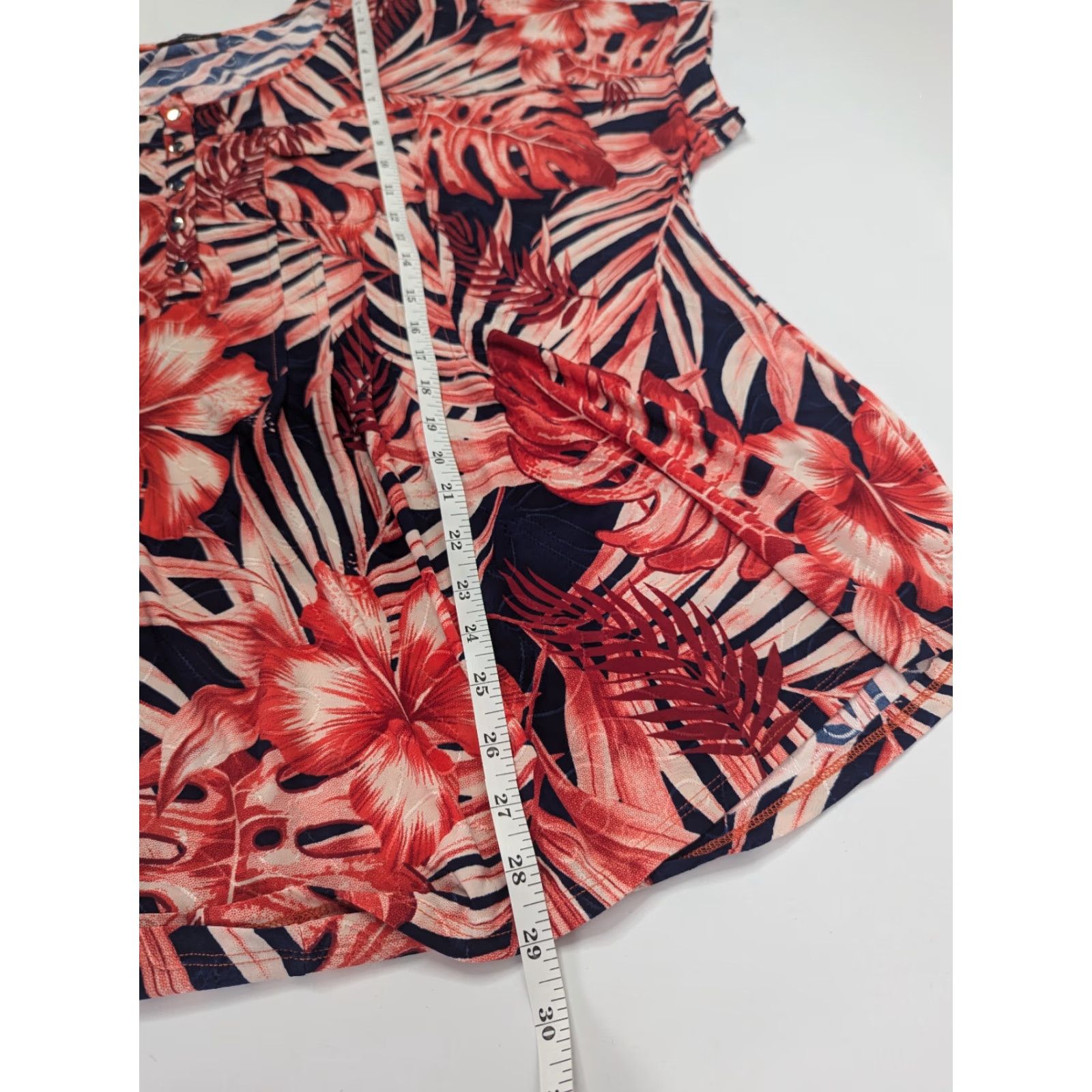 Vintage Cocomo Woman 2X Floral Leaf Short Sleeve Pintuck Button Top V-Neck Henley Shirt Womens Plus Size 2X Red Caplette Concept Size XXL / US 16-18 / IT 52-54 - 3 Thumbnail