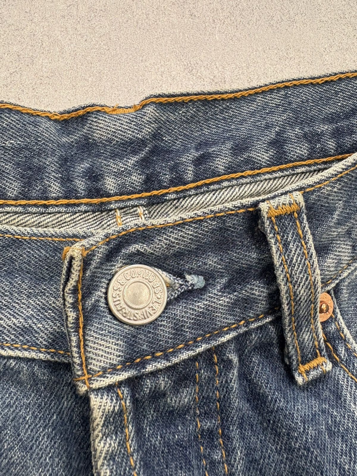 Levi's Vintage Clothing Vintage Levi’s 501 Made in UK Jeans W32 L32 90s Y2K Bitton Size US 32 / EU 48 - 13 Thumbnail