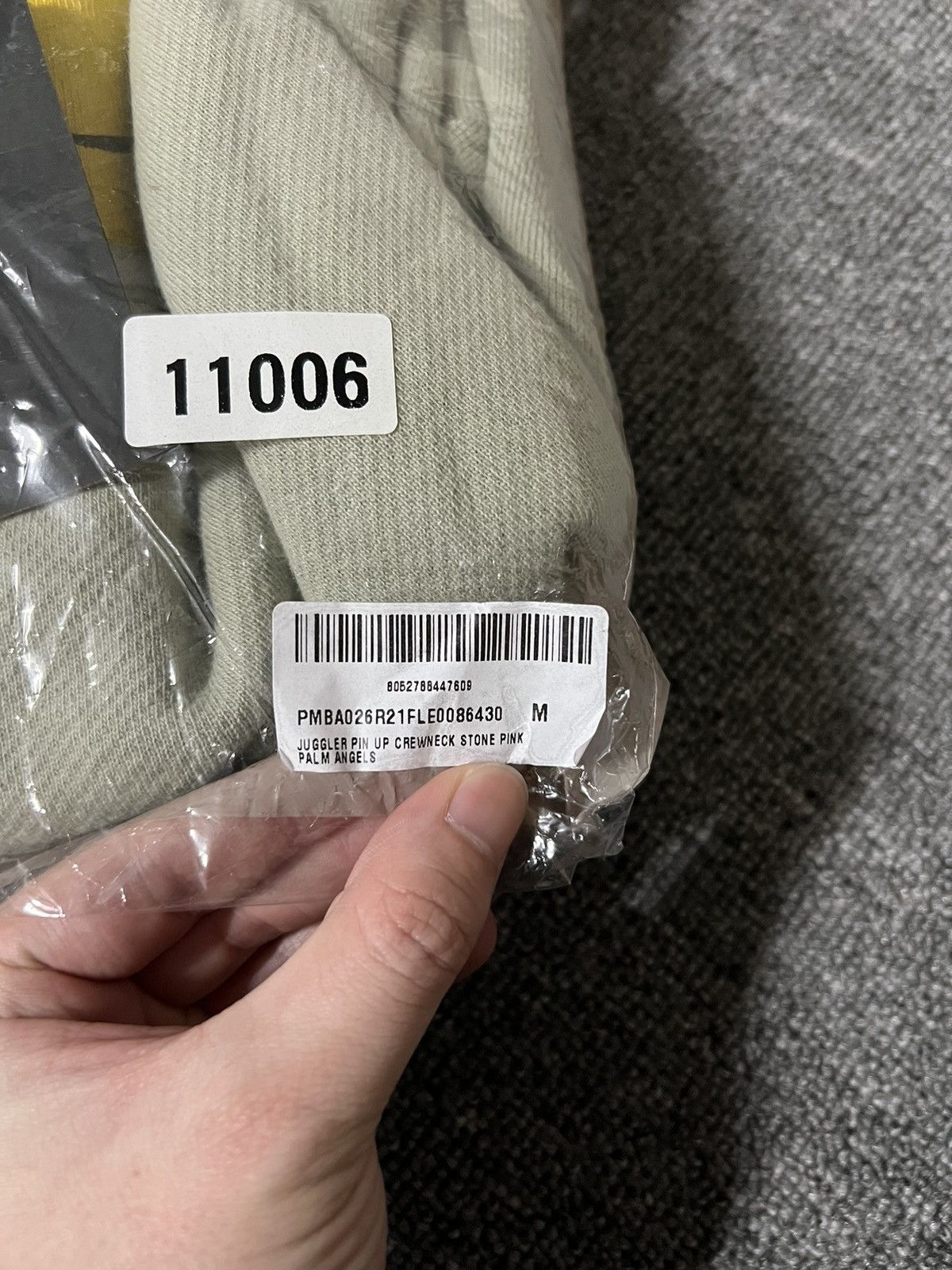 Palm Angels 「retail💲595」Brand new palm angels x smiley juggler crewneck Size US M / EU 48-50 / 2 - 17 Thumbnail