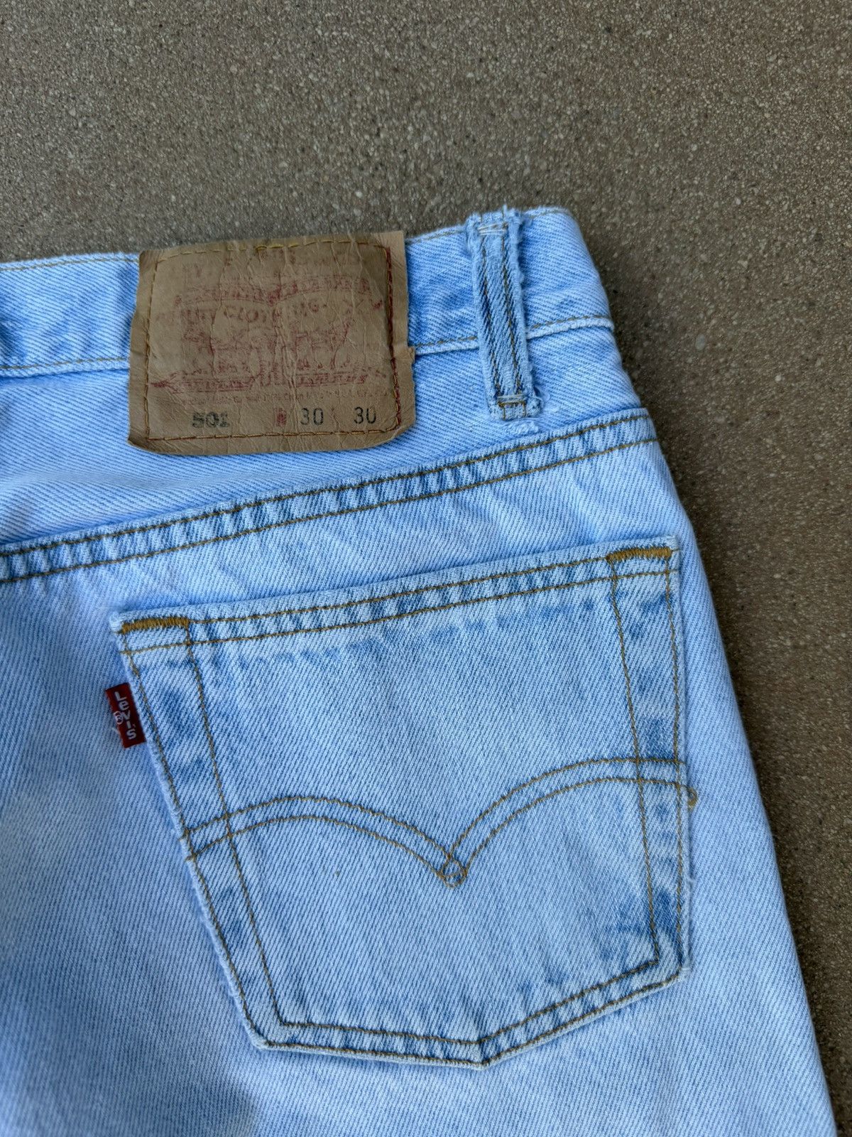 Levi's Vintage 80s Levi’s 501xx Buttonfly Faded Denim Jeans 28x29 Size US 28 / EU 44 - 9 Thumbnail