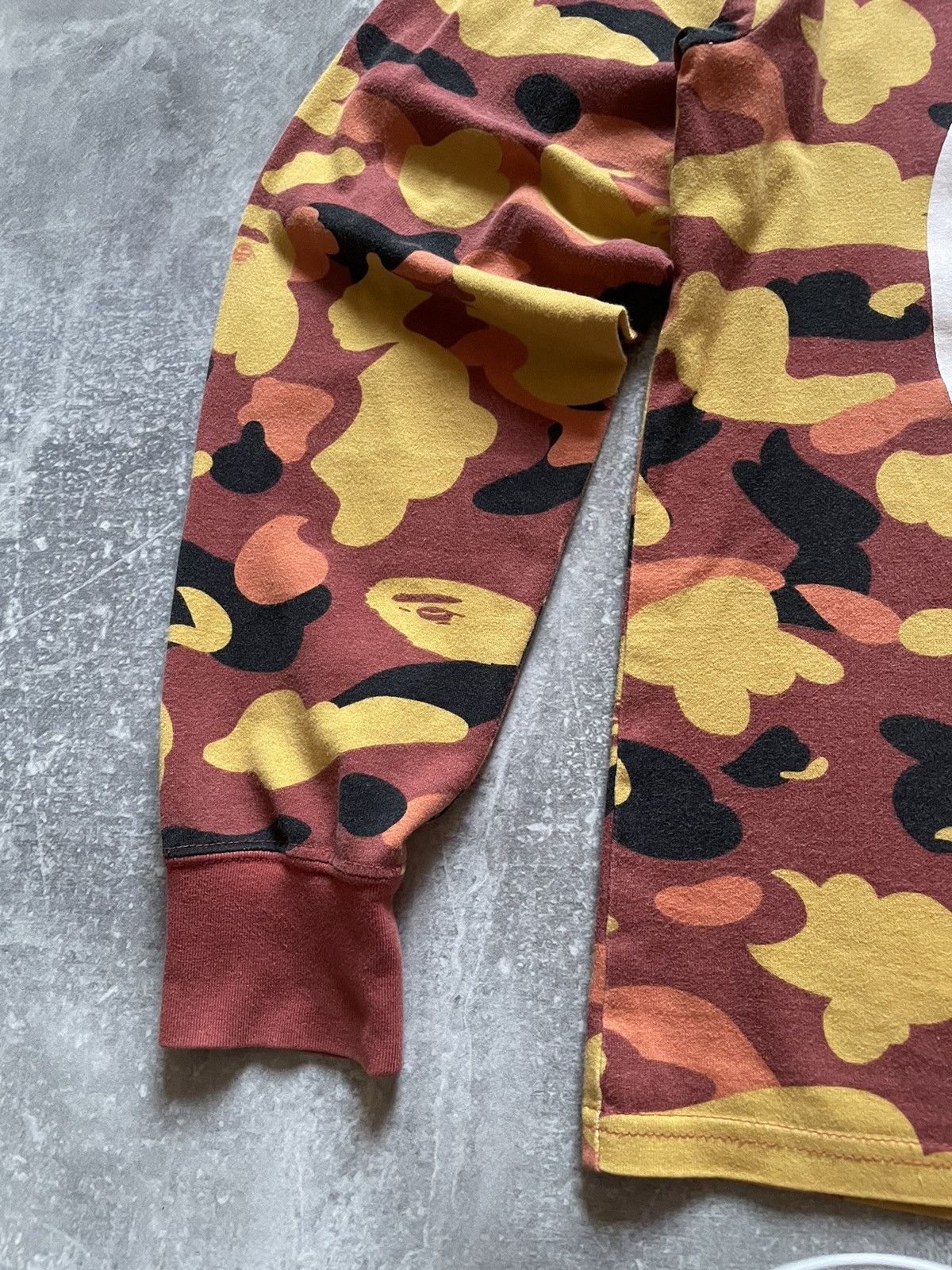 Bape 1st Camo Shark Long Sleeve Tee Size US S / EU 44-46 / 1 - 7 Thumbnail