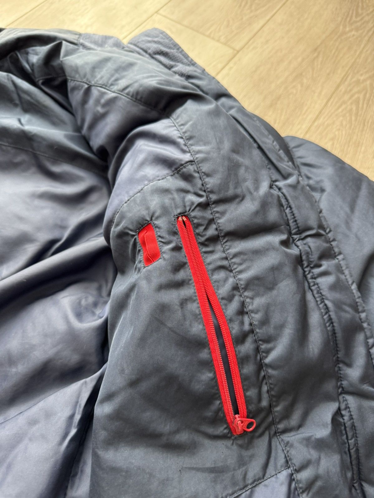 Nike Vintage Nike Puffer Jacket 00s Mini Swoosh Y2K Rap Size US L / EU 52-54 / 3 - 14 Thumbnail