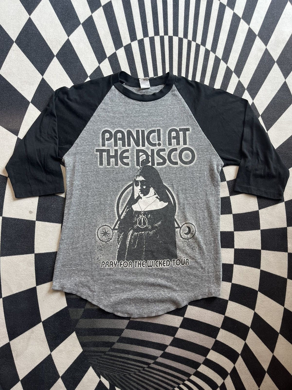 Band Tees PANIC ! AT THE DISCO Pray For The Wicked Tour 2018’s Tshirt Size US S / EU 44-46 / 1 - 4 Thumbnail