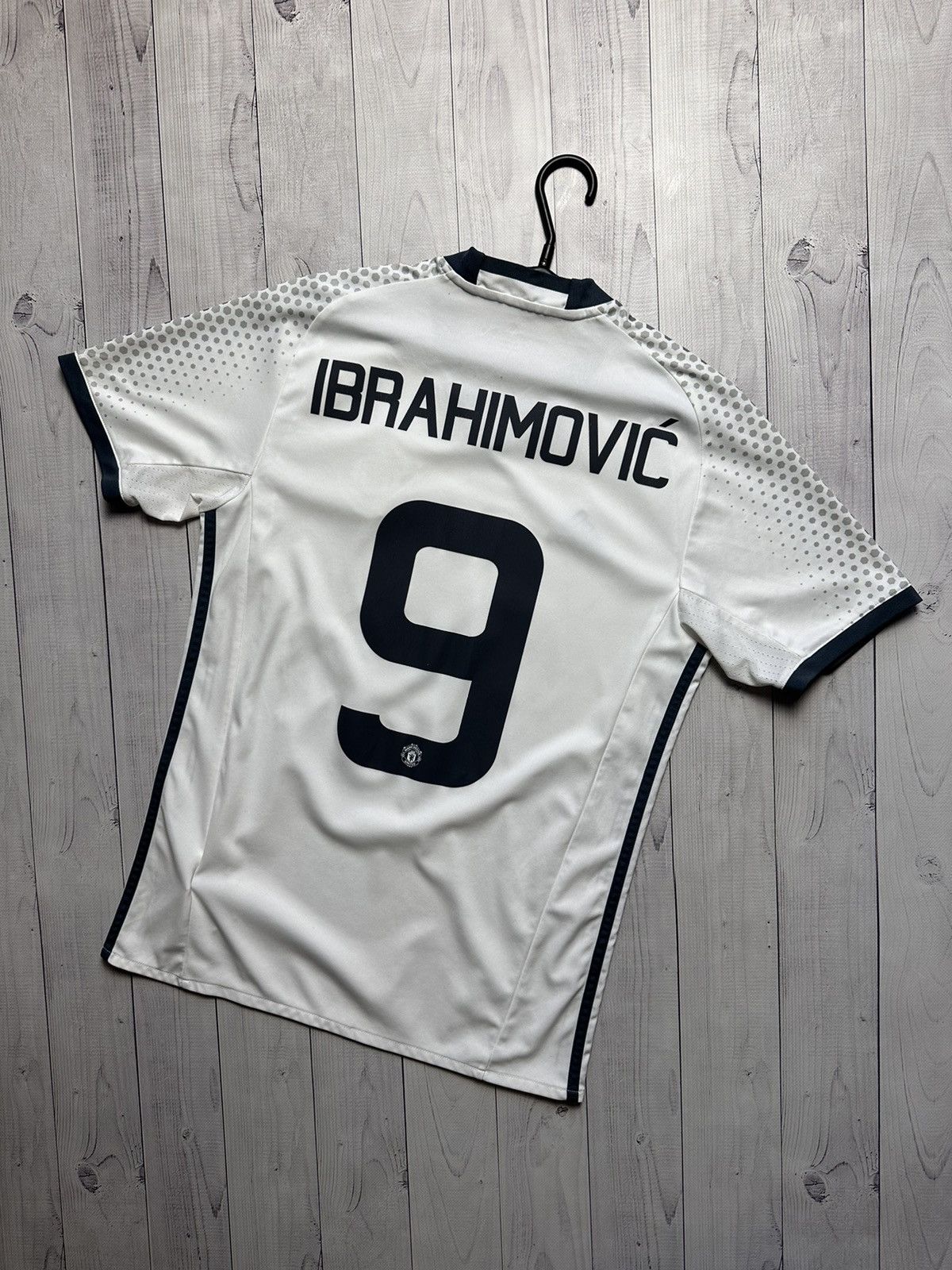 Adidas × Vintage Vintage adidas Manchester United Ibrahimovich soccer jersey Size US S / EU 44-46 / 1 - 1 Thumbnail