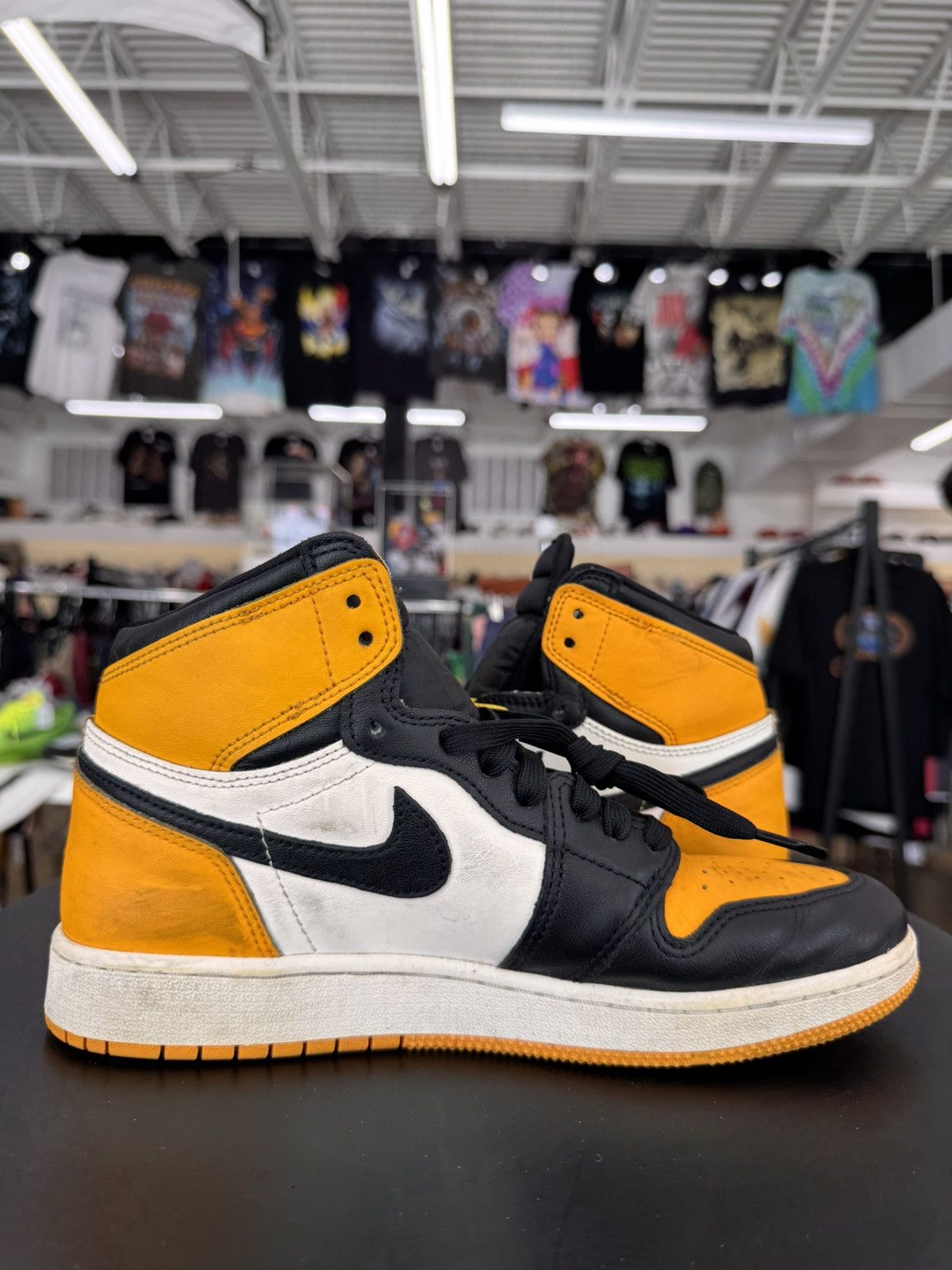 Jordan Brand × Nike Air Jordan 1 Retro High OG Yellow Toe Sz.7Y (2022) Size US 7 / EU 40 - 3 Thumbnail