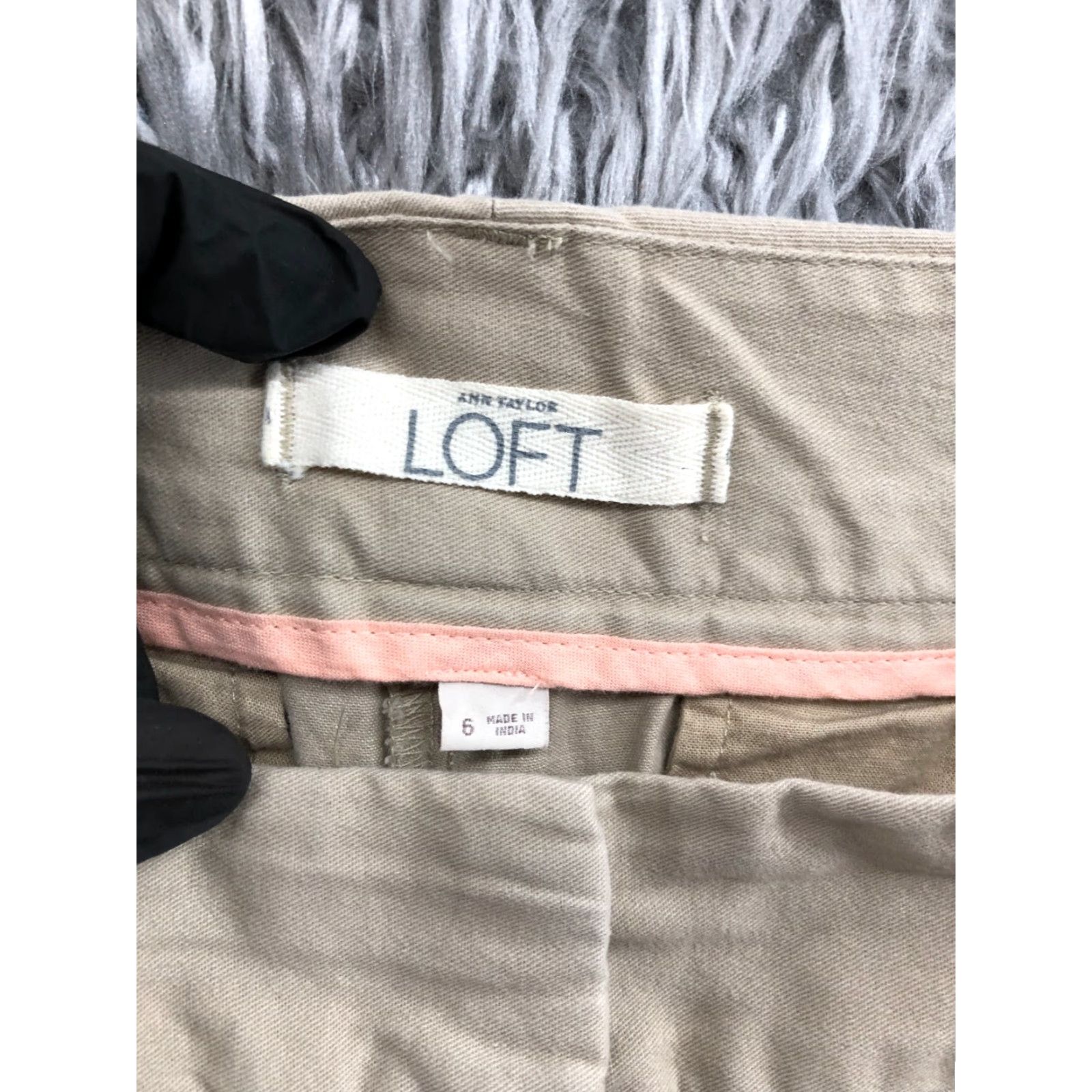 Loft LOFT Khaki Chino Shorts Womens Size 6 Mid Rise Medium Wash Beige Hook Eye Casual Beach Driving Walking 5-Pocket Regular Size 28" / US 6 / IT 42 - 5 Thumbnail