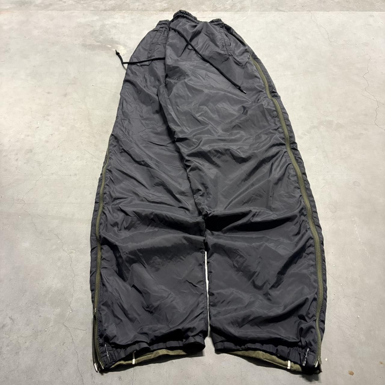 Vintage Crazy Vintage Y2K/2000s Baggy Green and Black Reversible double sided Track Pants! Size US 34 / EU 50 - 6 Thumbnail