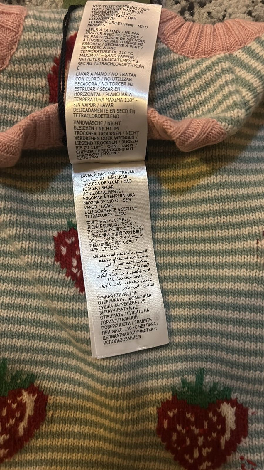 Gucci Gucci Strawberry Wool Dog Sweater size S Size ONE SIZE - 5 Thumbnail