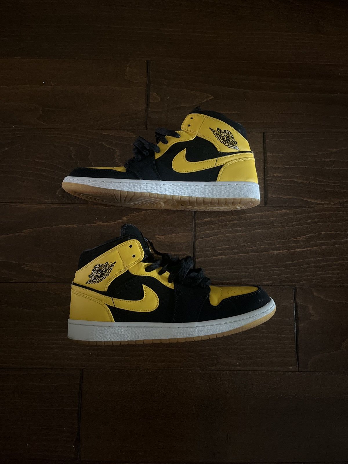 Jordan Brand Air Jordan 1 Mid Size US 9 / EU 42 - 1 Thumbnail