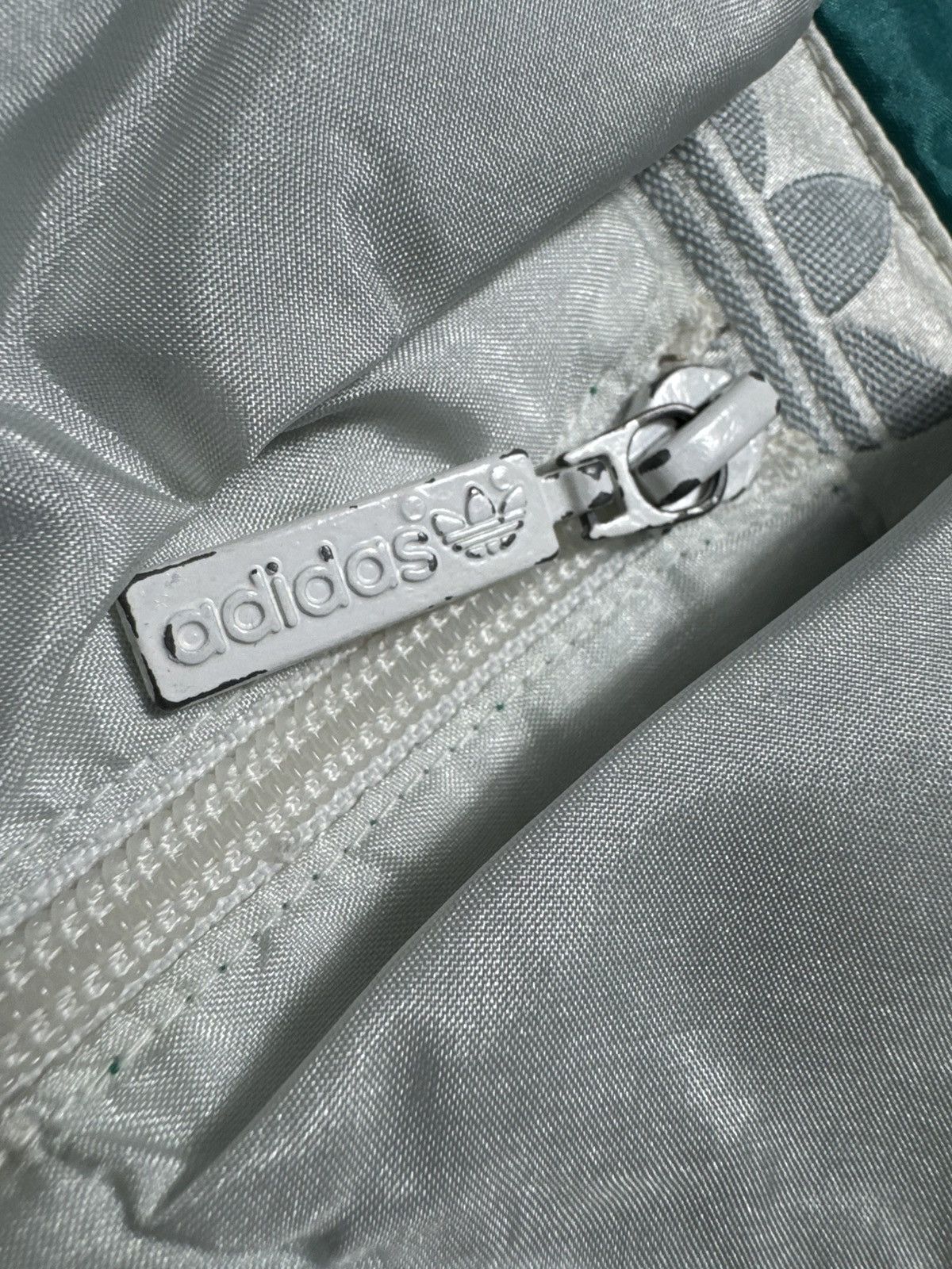 Adidas Adidas Vintage 90’s Nylon Light Full Zip Jacket Size L Size US L / EU 52-54 / 3 - 5 Thumbnail